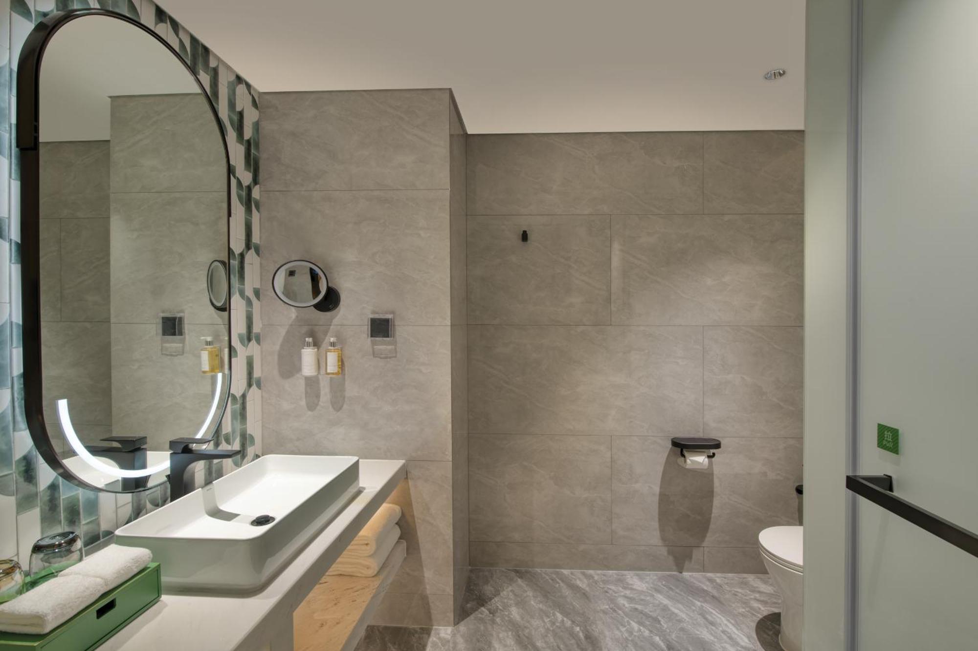 Premium Twin Room with City View