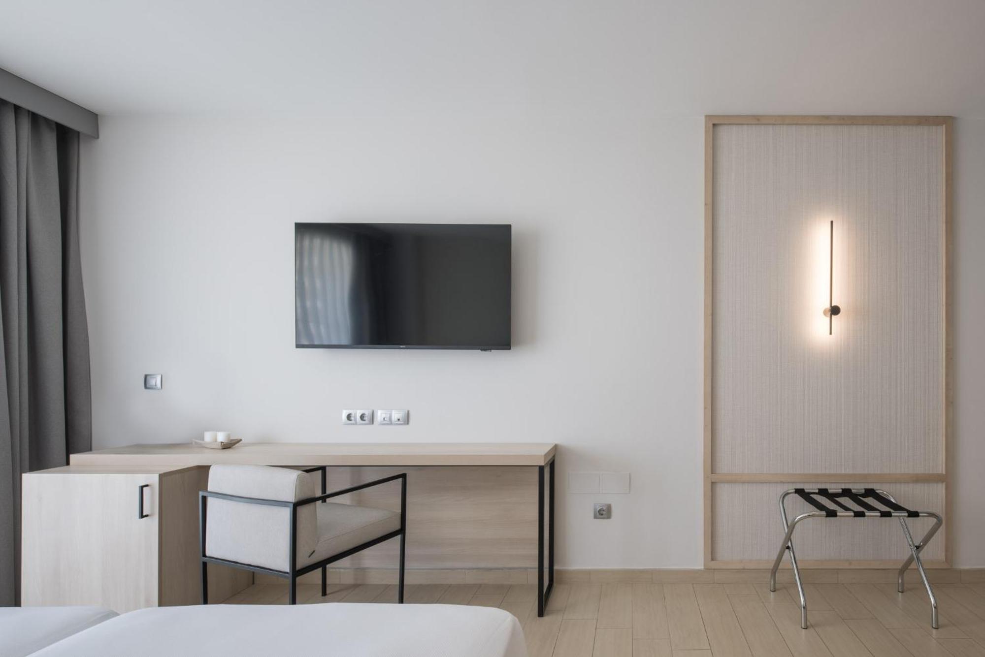 Double or Twin Room Sea View