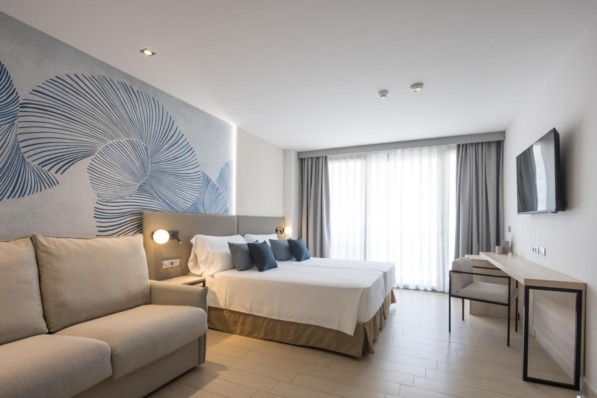 Double or Twin Room Sea View