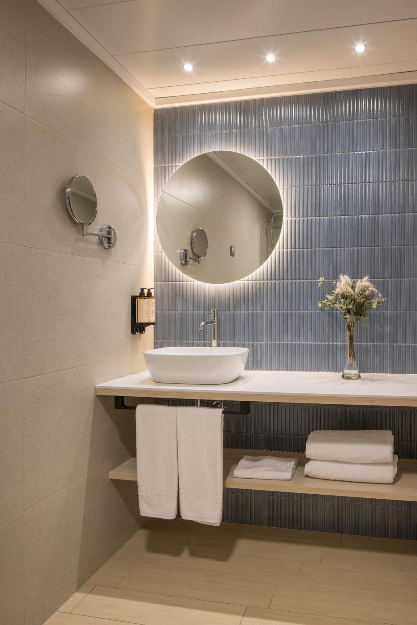 Double or Twin Room Sea View