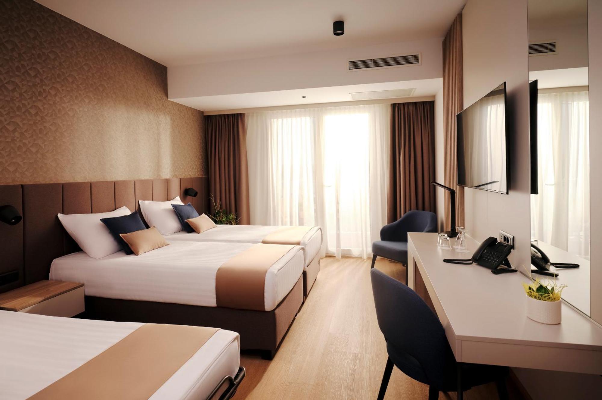 Special Offer - Family (2 Adults + 1 Child) Room with Christmas Package