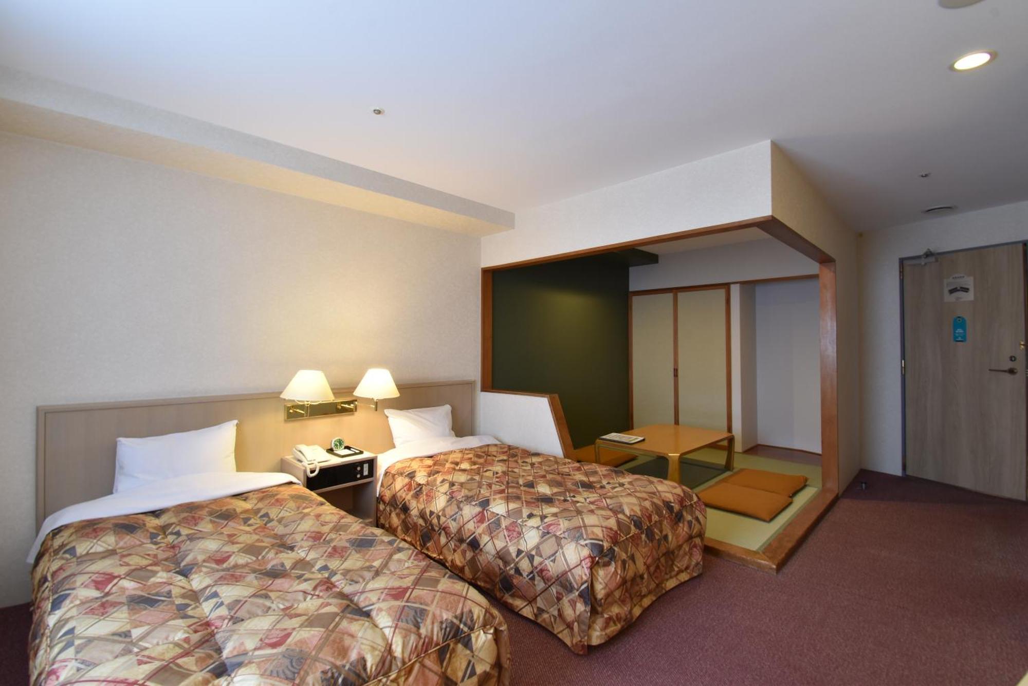 Compact Twin Room with Tatami Area - Non-Smoking