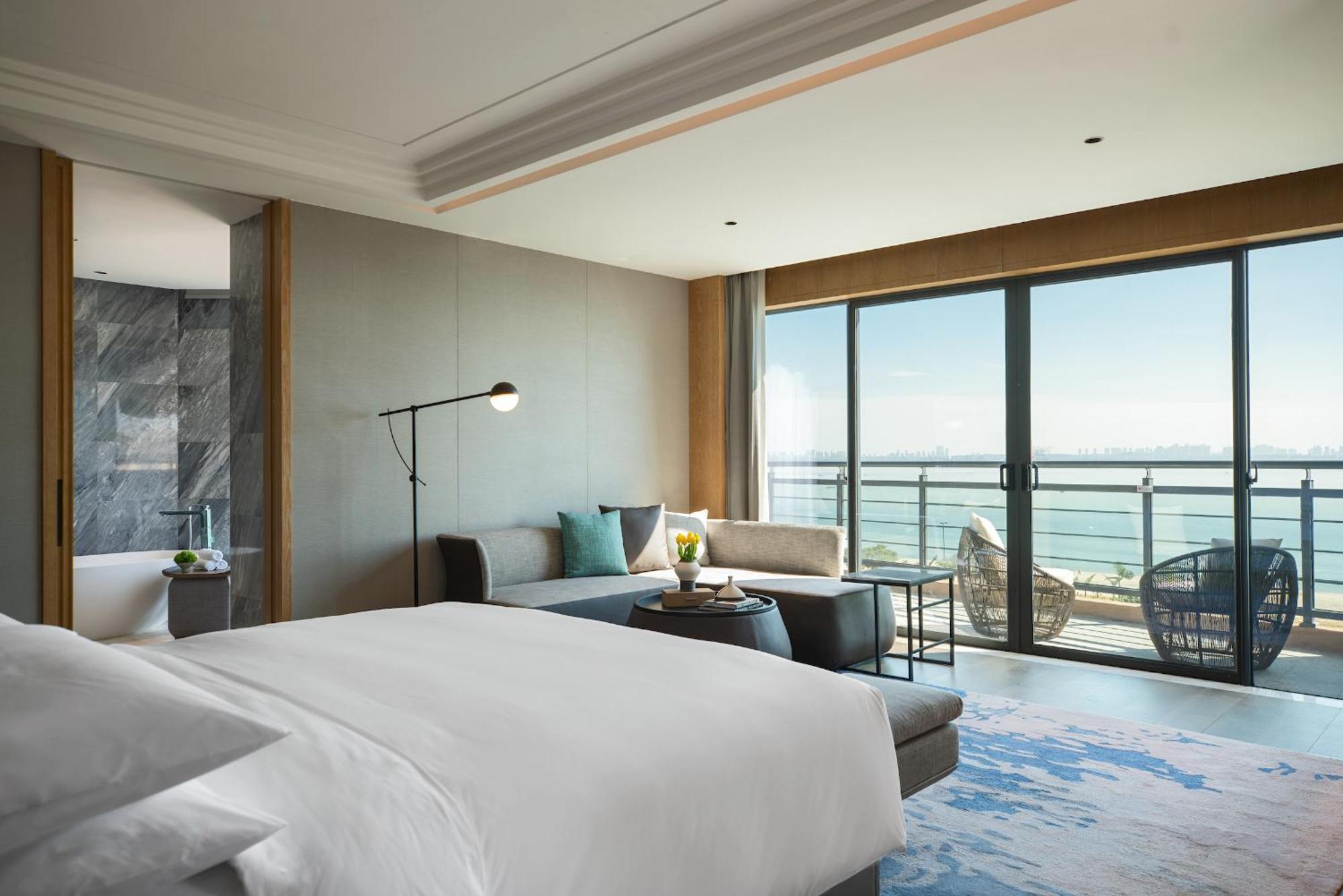 One-Bedroom Vise Presidential Suite with Oceanfront