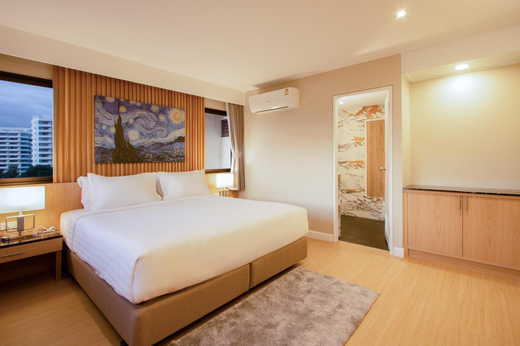 3-Bedroom Seaview Apartment