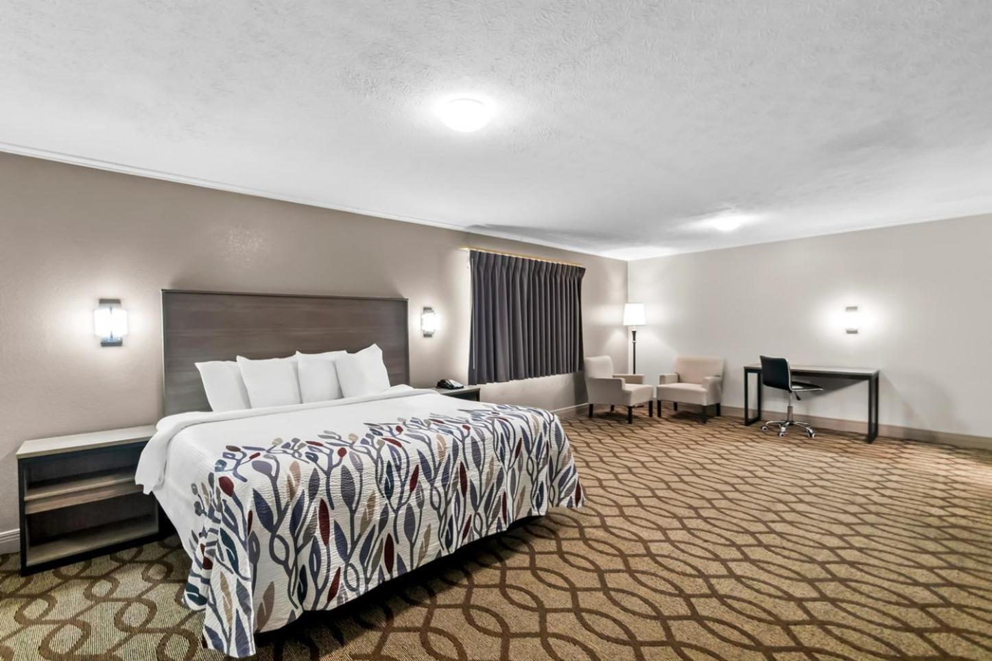 Two Room Suite with One King Bed & Spa Bath Non-Smoking