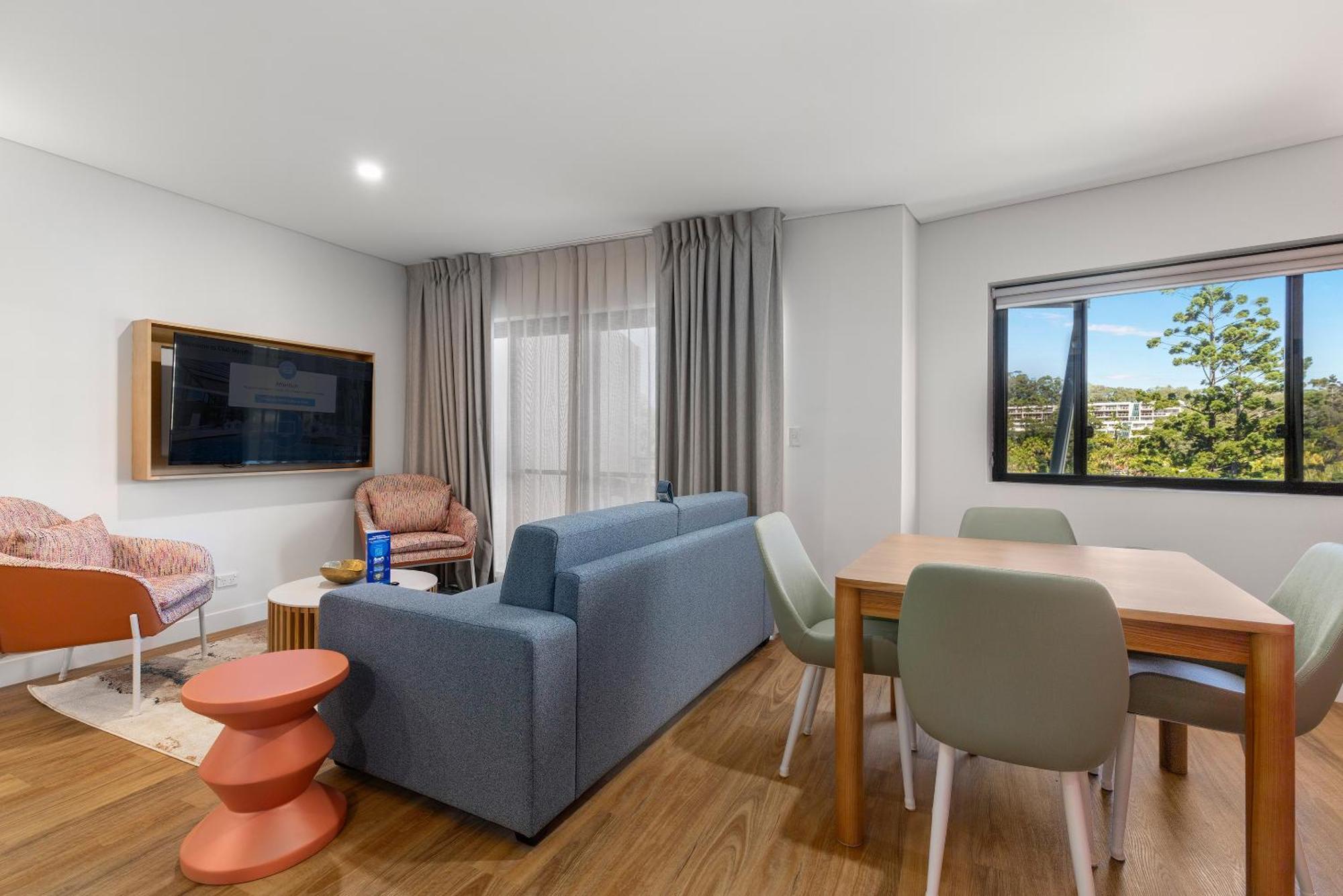 Deluxe One-Bedroom Apartment