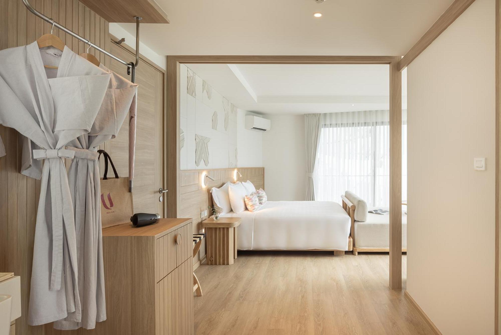 Junior Suite Seaview with Lux Bliss Bath (24 Hours Use of Room)