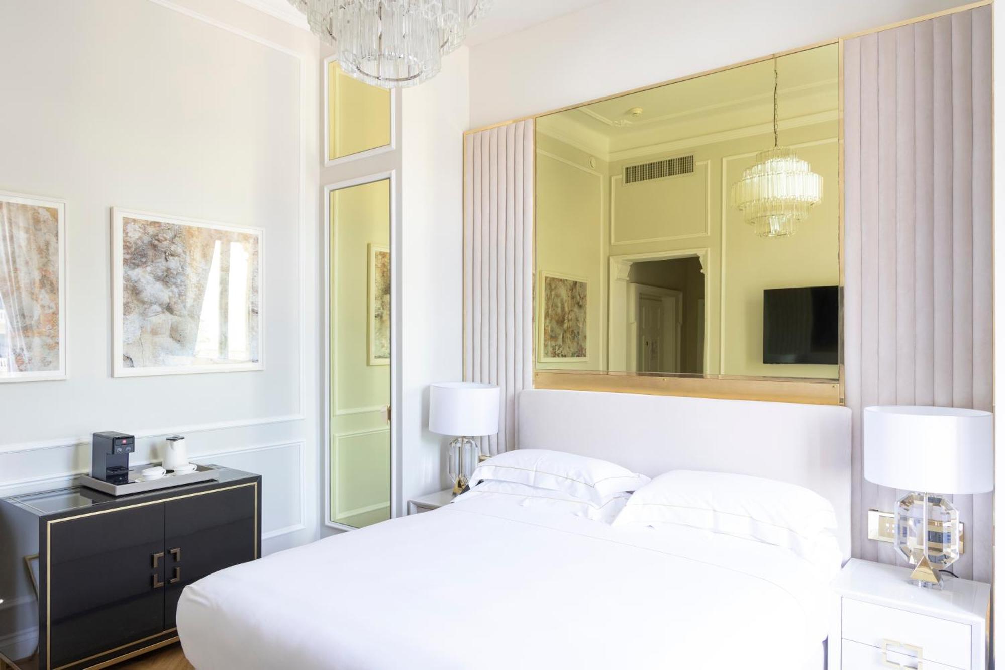 Chambre Double Supérieure - Vue Partielle sur Mer