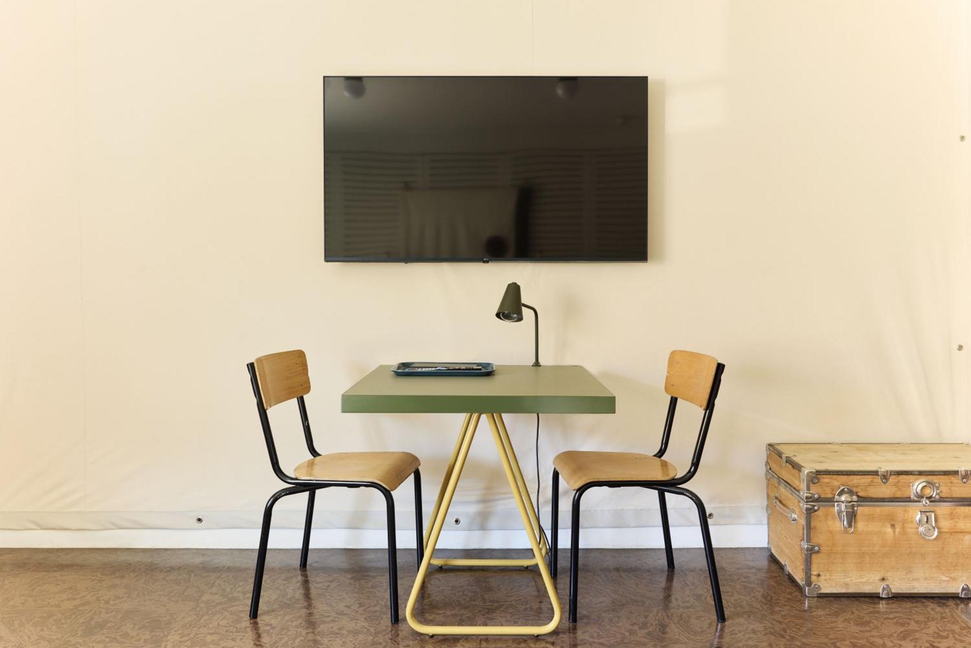 Habitación con terraza y jardín