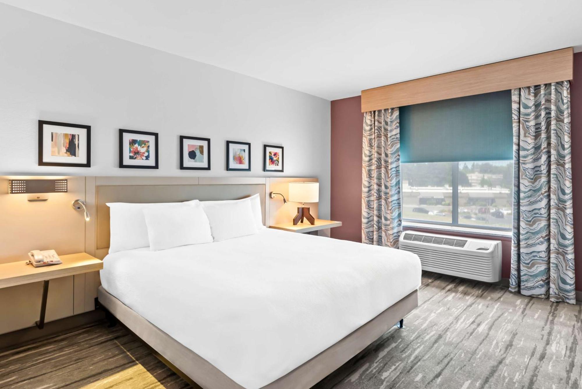 One-Bedroom King Suite with Roll-in Shower - Mobility Accessible