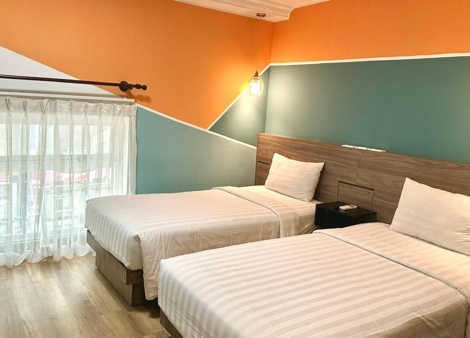 Premium Twin Room with Window