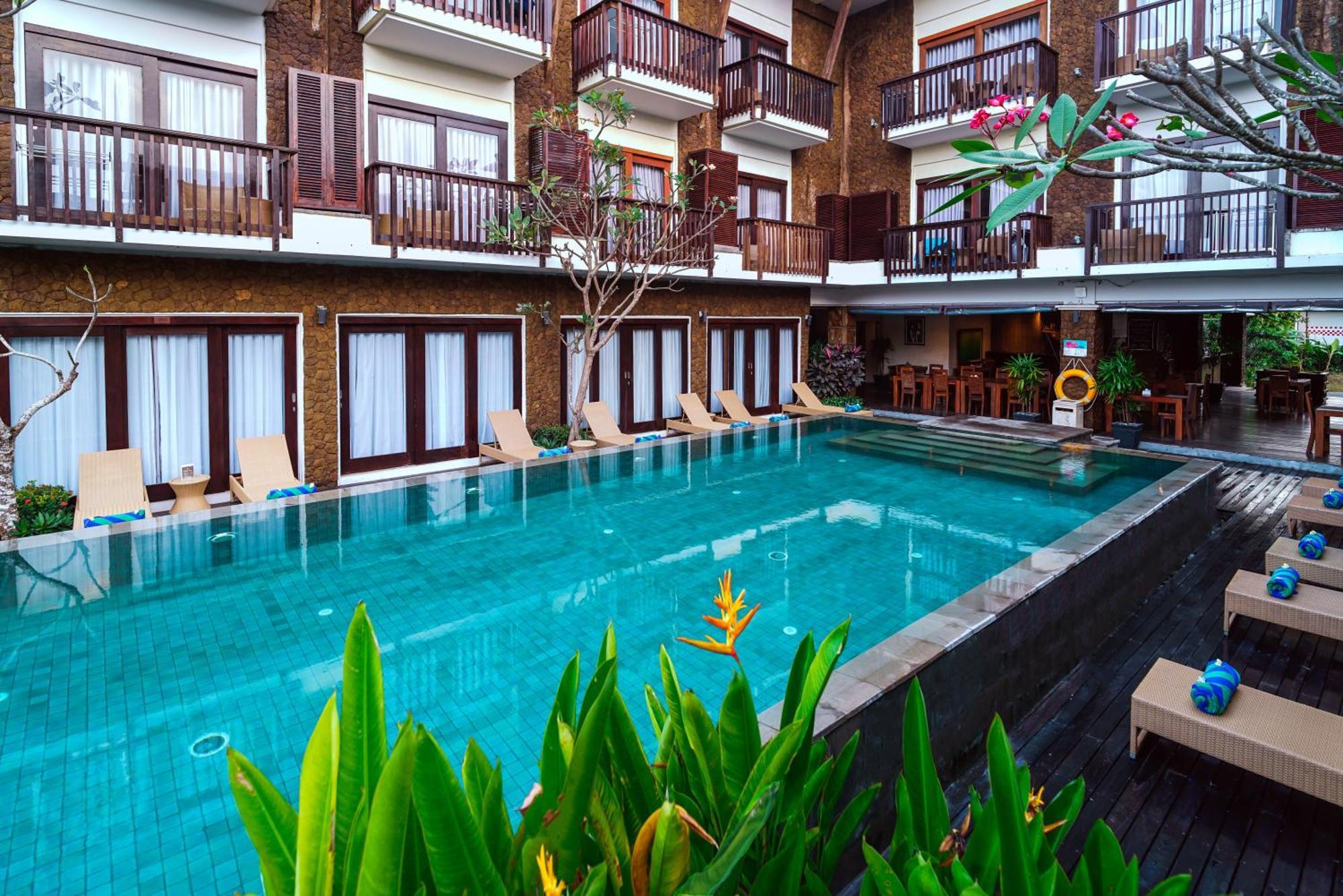 Kamar Kirana Double dengan Akses Kolam Renang