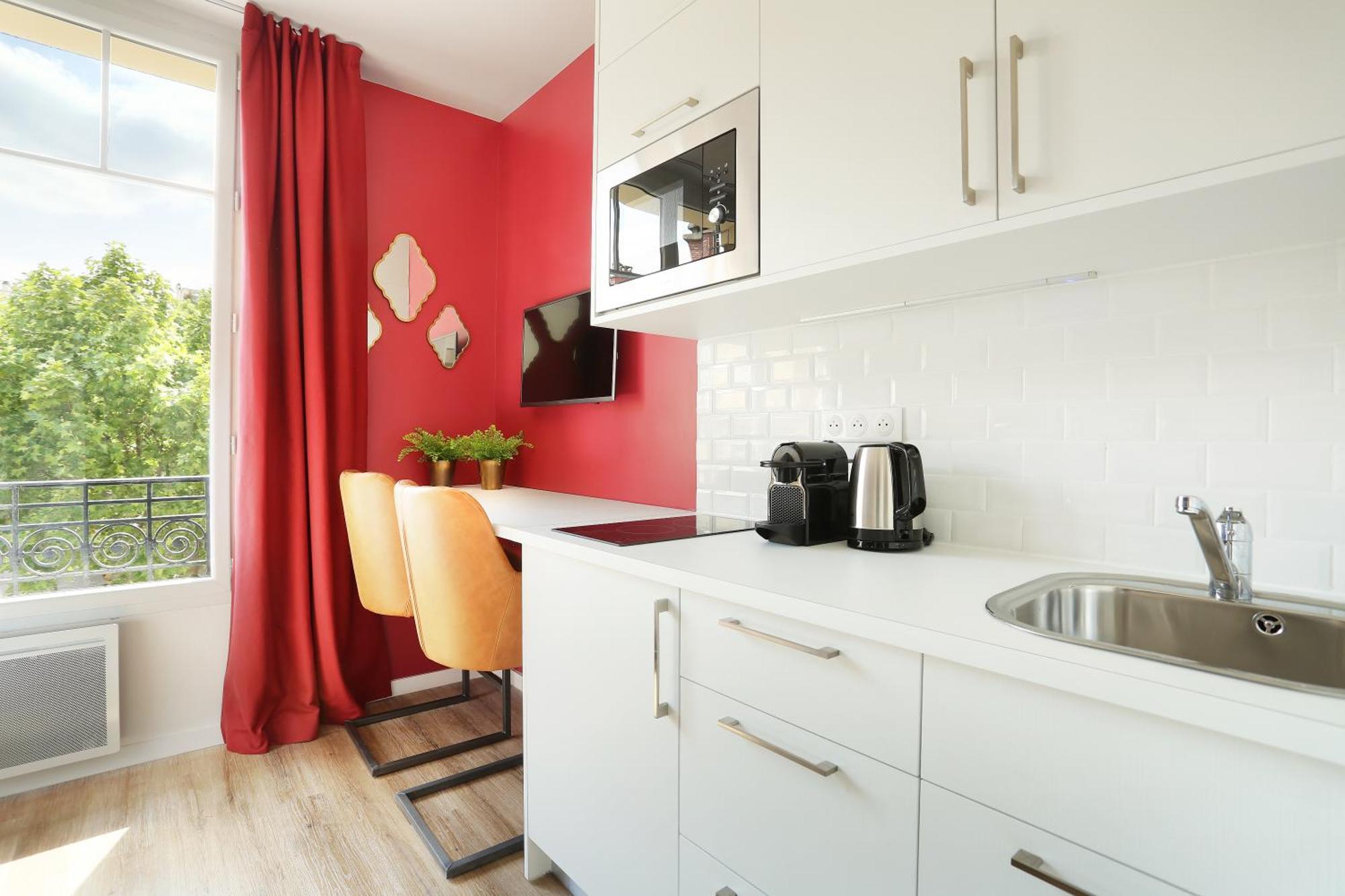 Medium Studio Kitchen