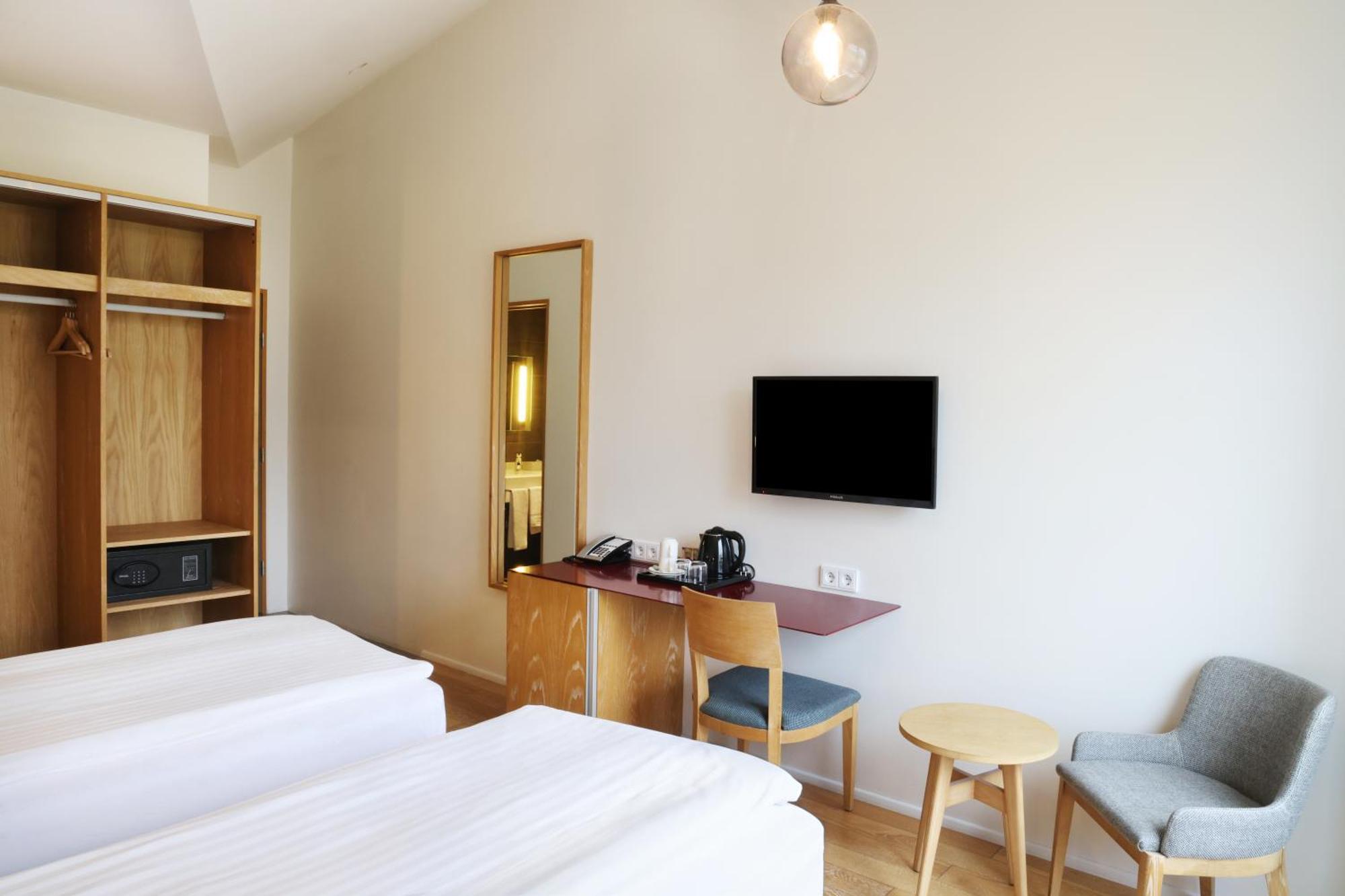 Standard Double or Twin Room Mountain View