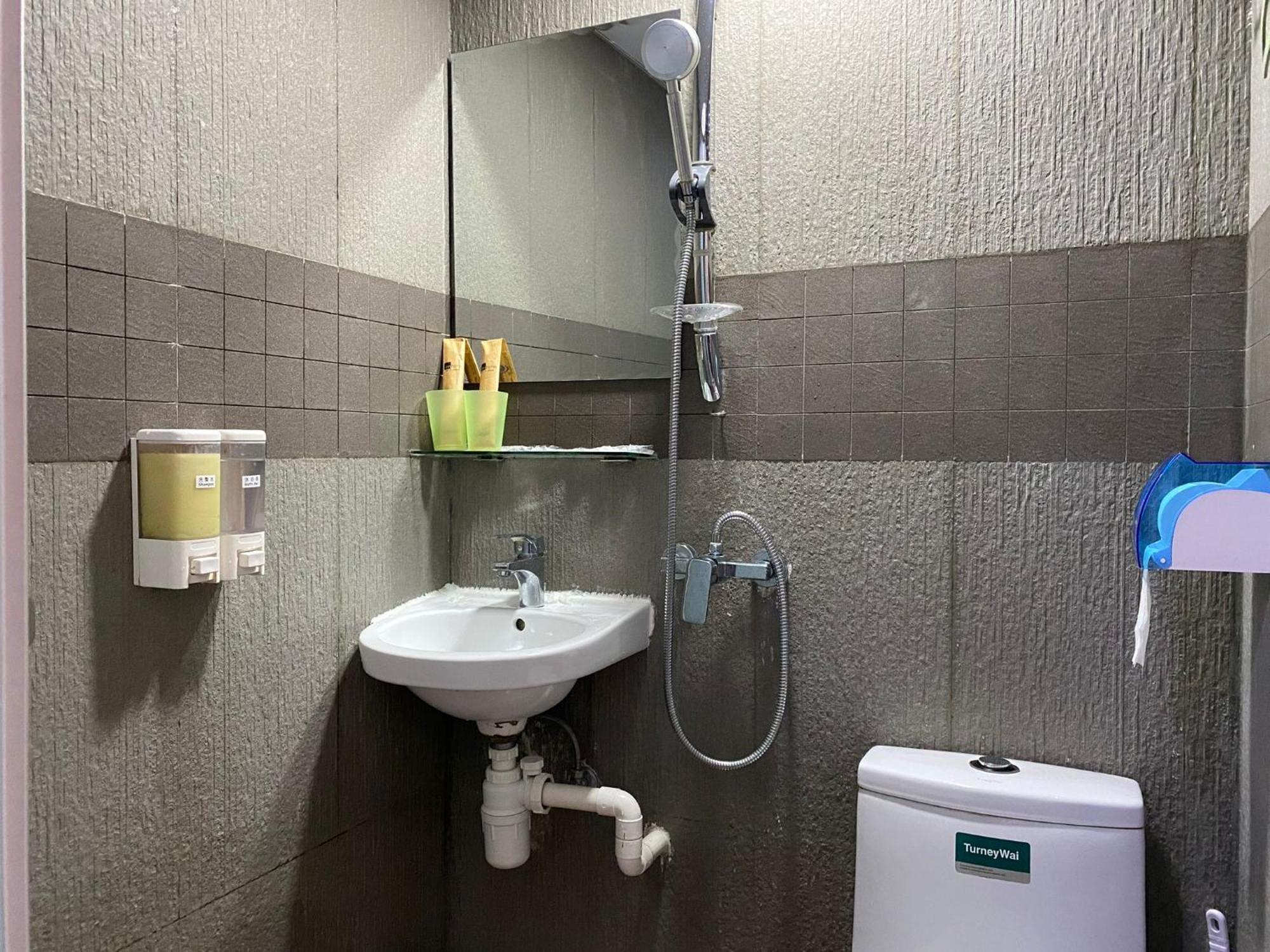 Single Room Private Bathroom