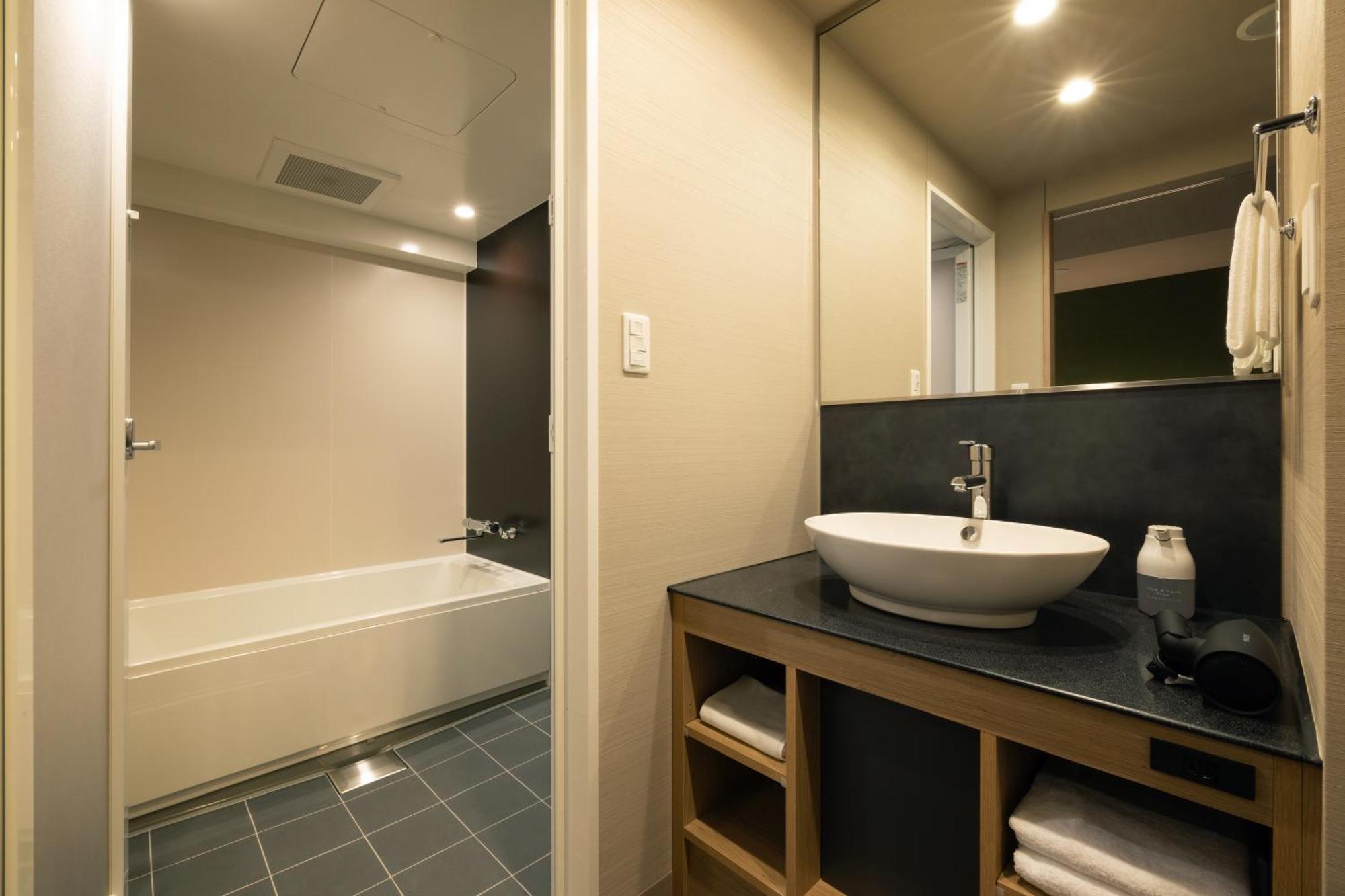 Twin Room with Tatami Area and Bathroom