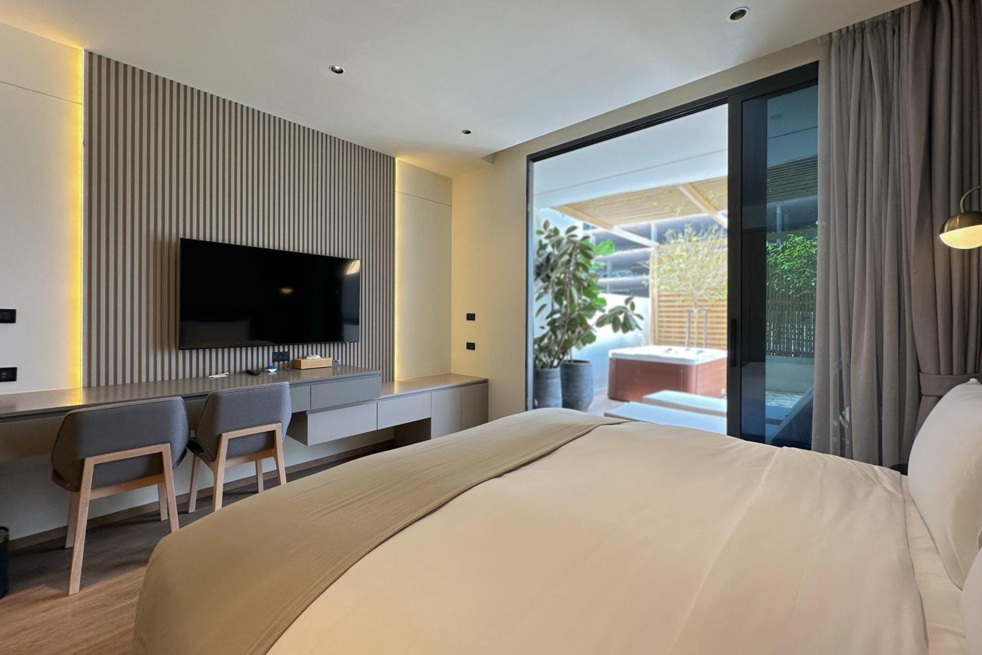 Studio with Jacuzzi