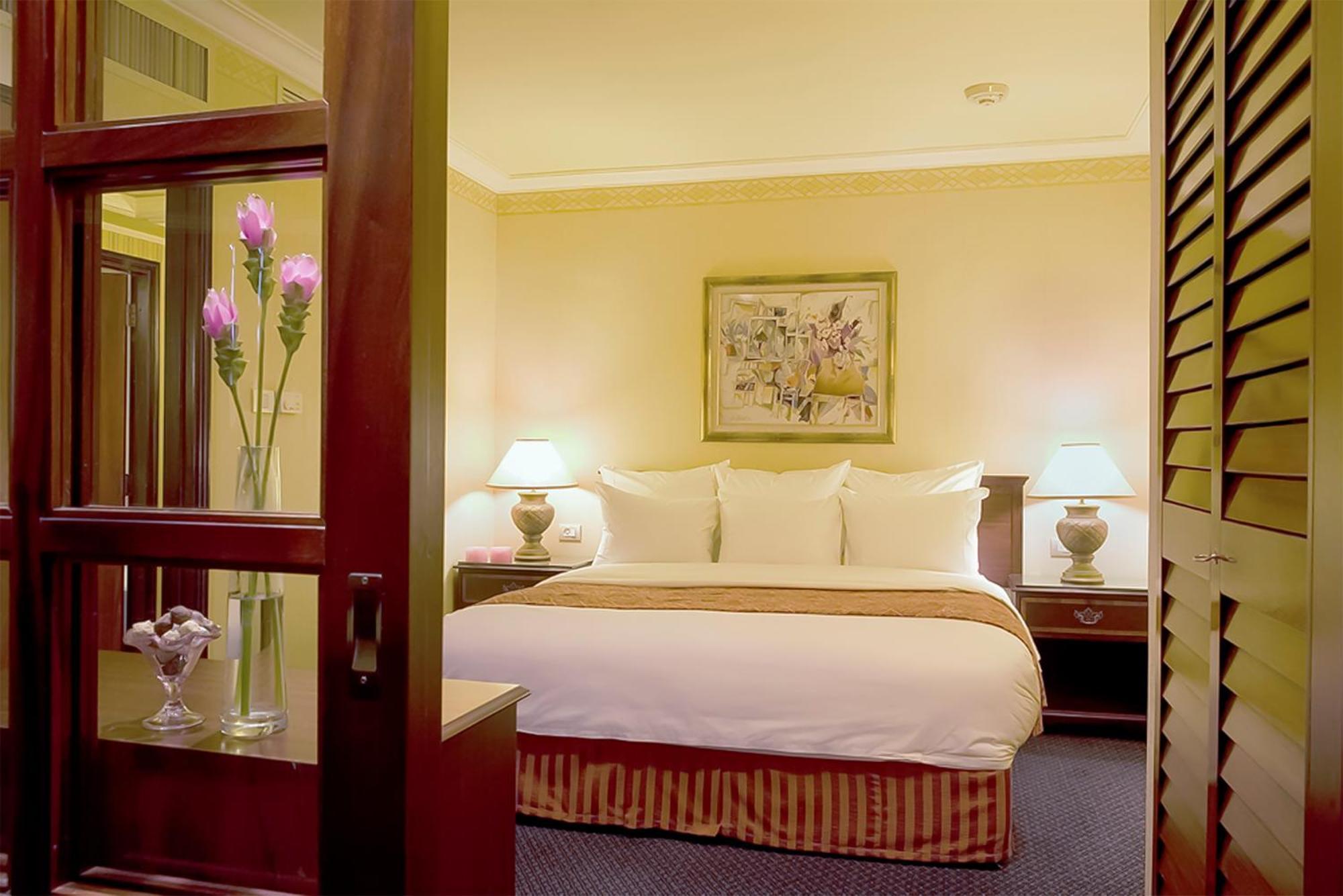 King Suite with Sea View - Club Lounge Access
