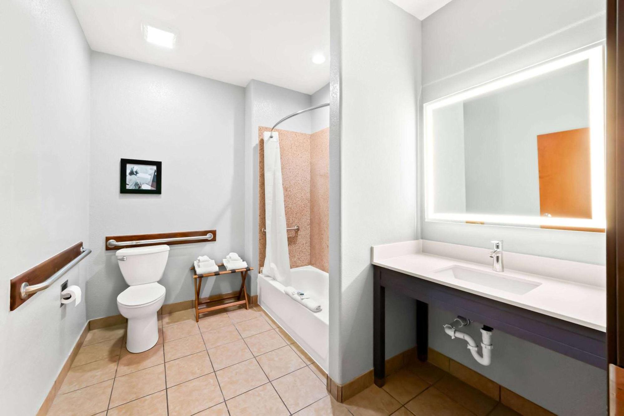 1 King Bed, Mobility Accessible Suite, Bathtub w/ Grab Bars, Non-Smoking