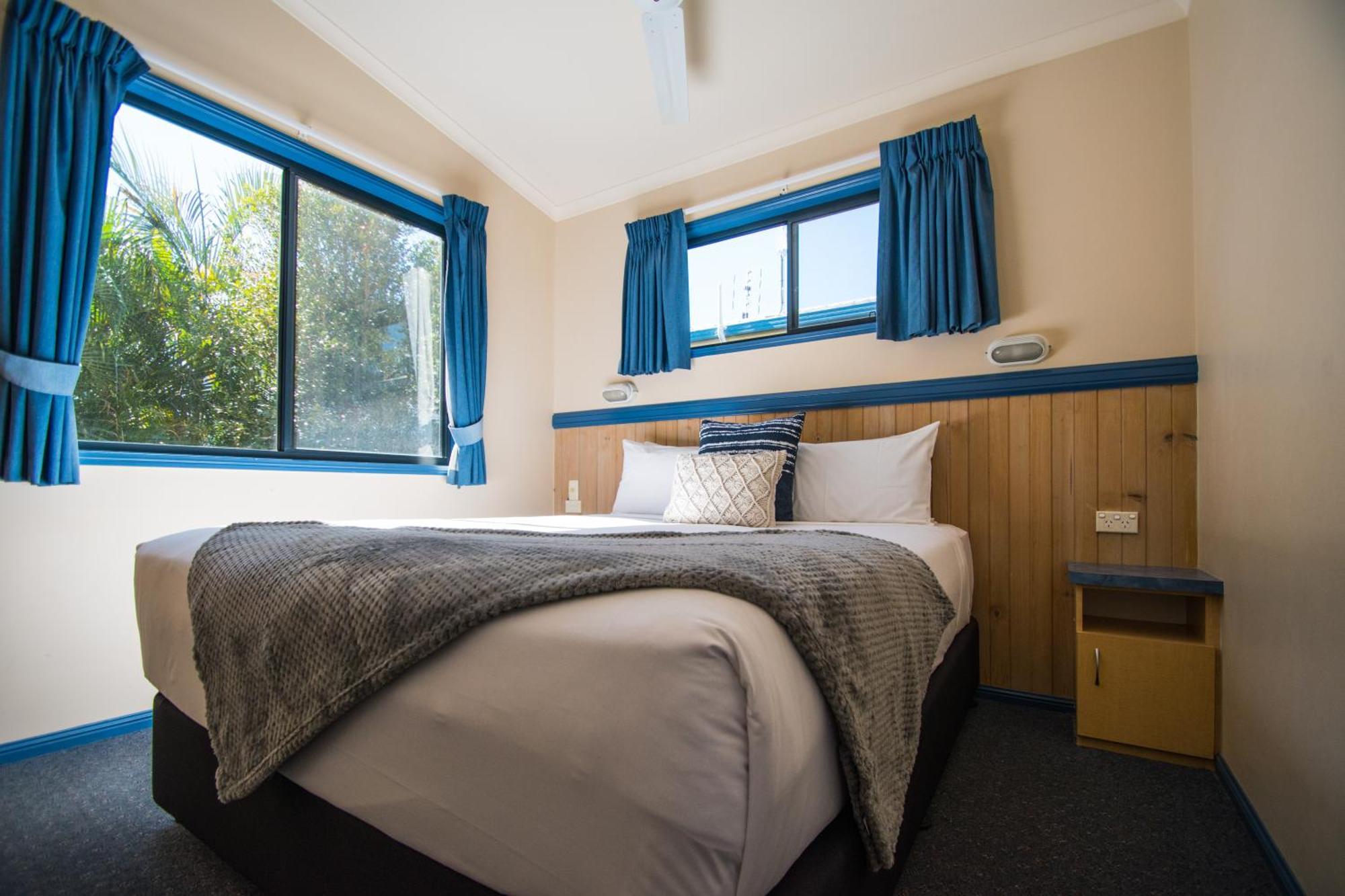 Superior 2 Bedroom Cabin - Sleeps 4