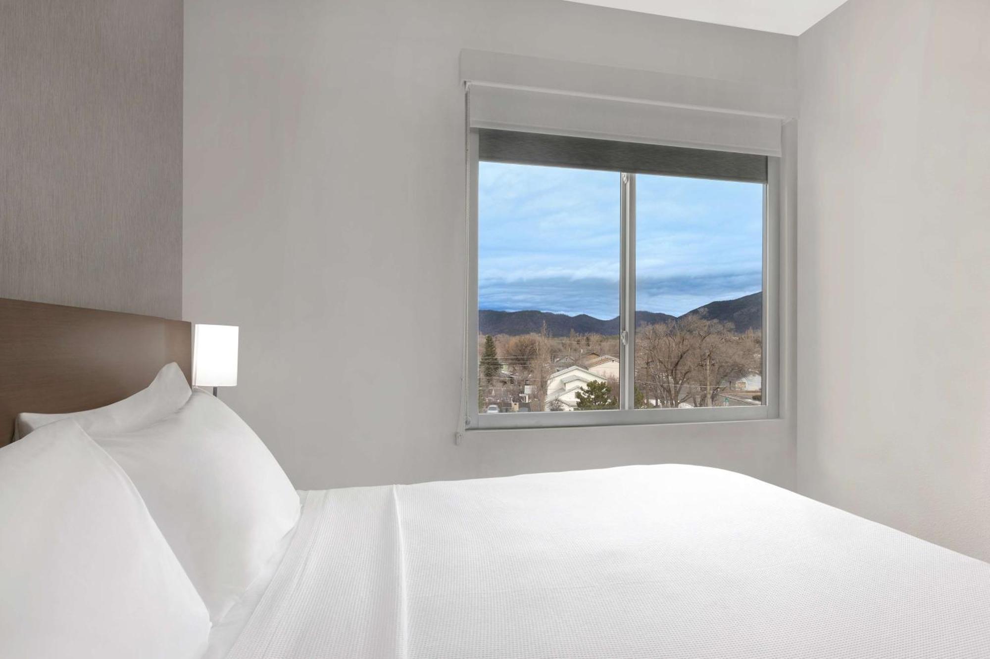 Queen Room with Two Queen Beds and Sofa Bed - High Floor