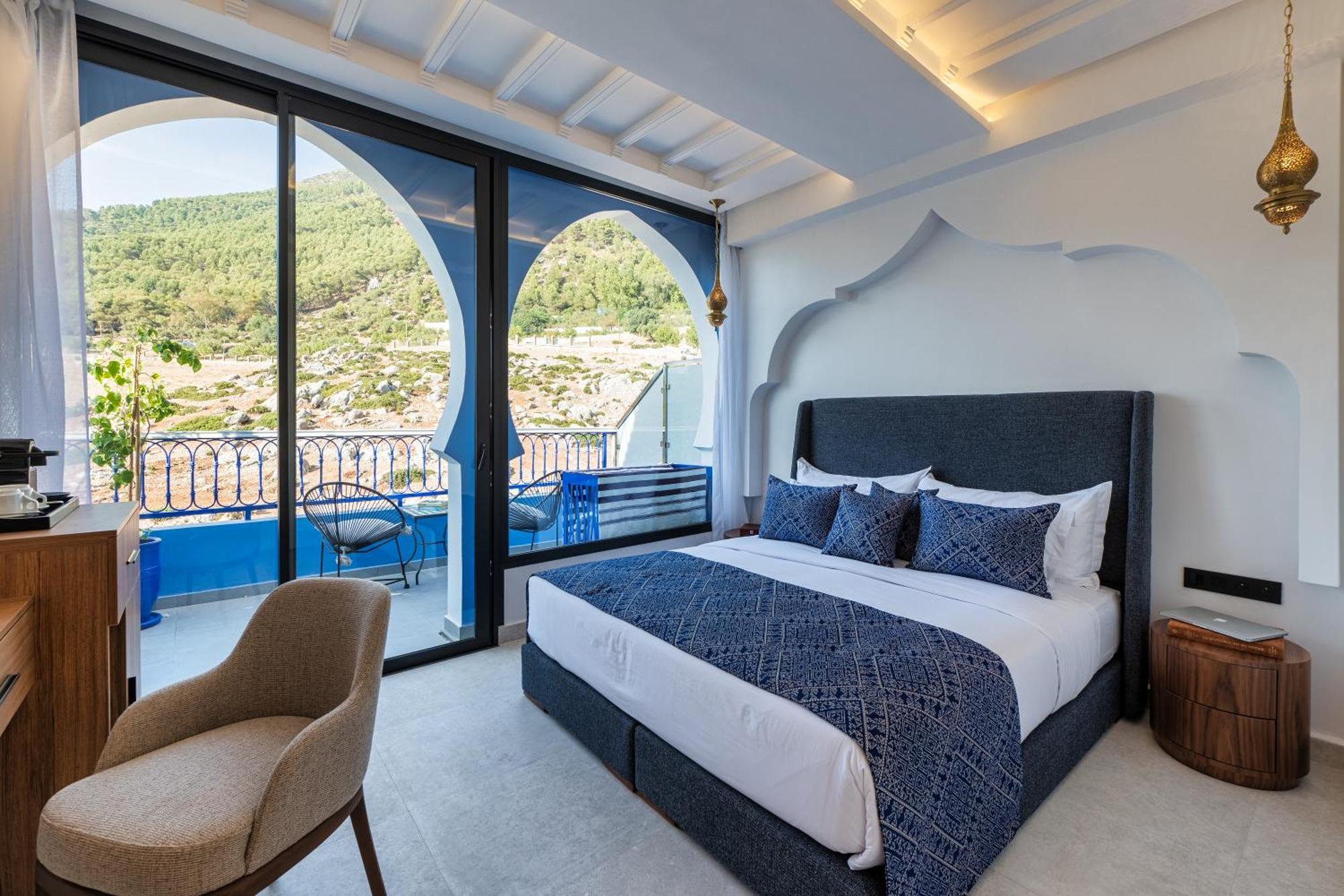 Deluxe Room - Mountain View