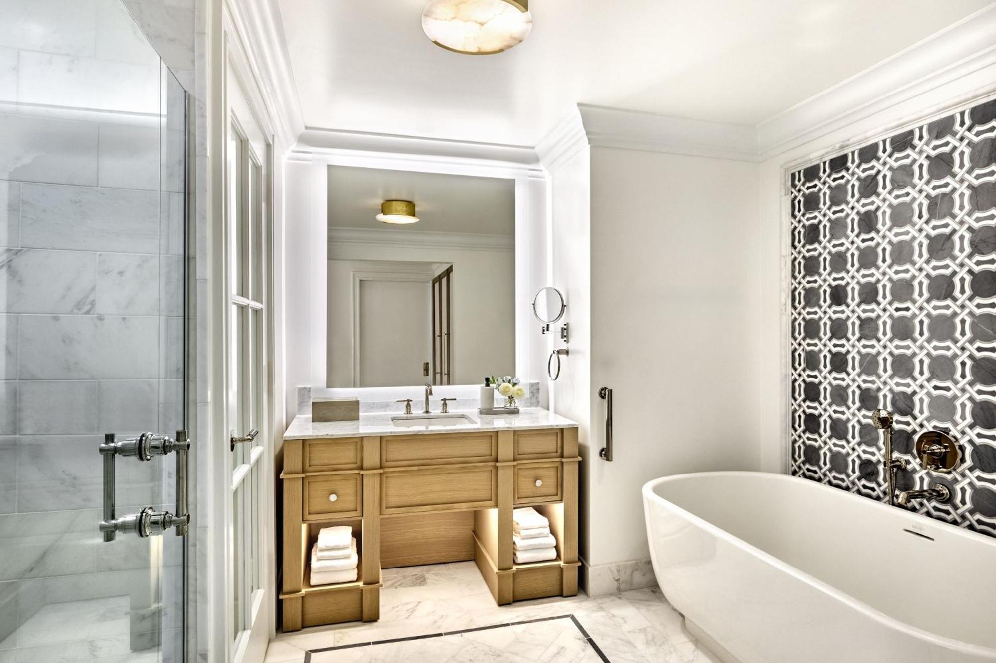 One-Bedroom Suite with Courtyard View,1615386444:JPEG