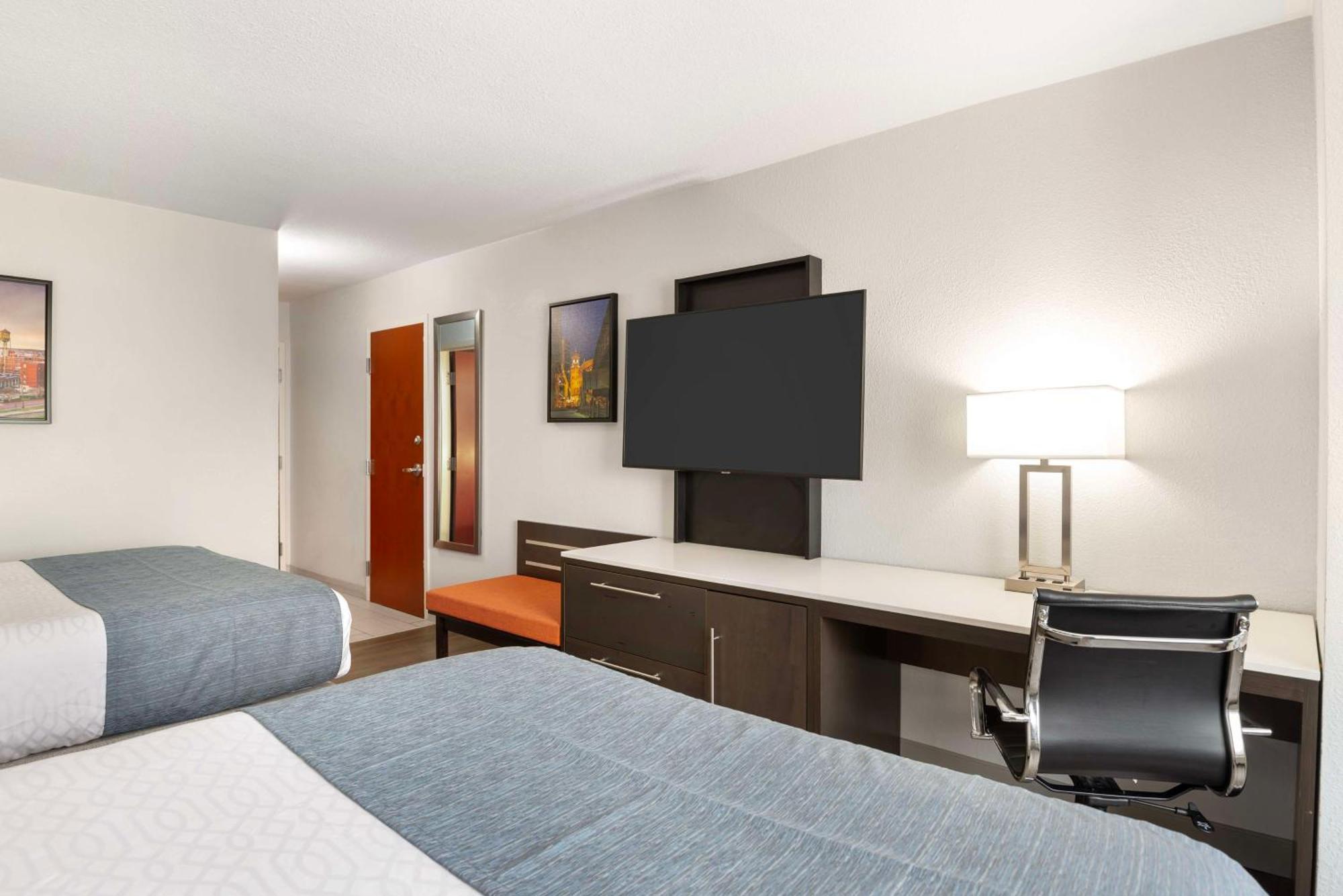 Queen Room Two Queen Beds Bath Tub Disability Access or Non-Smoking