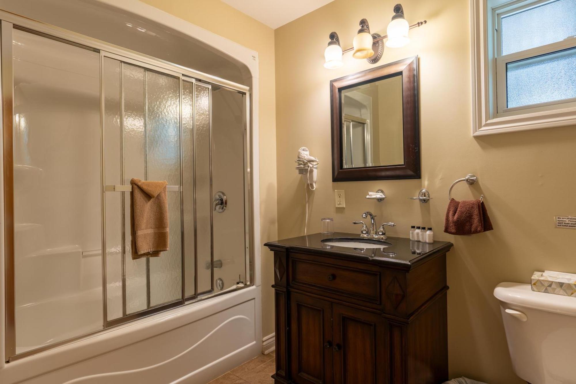 Luxury Cottage - Algonquin