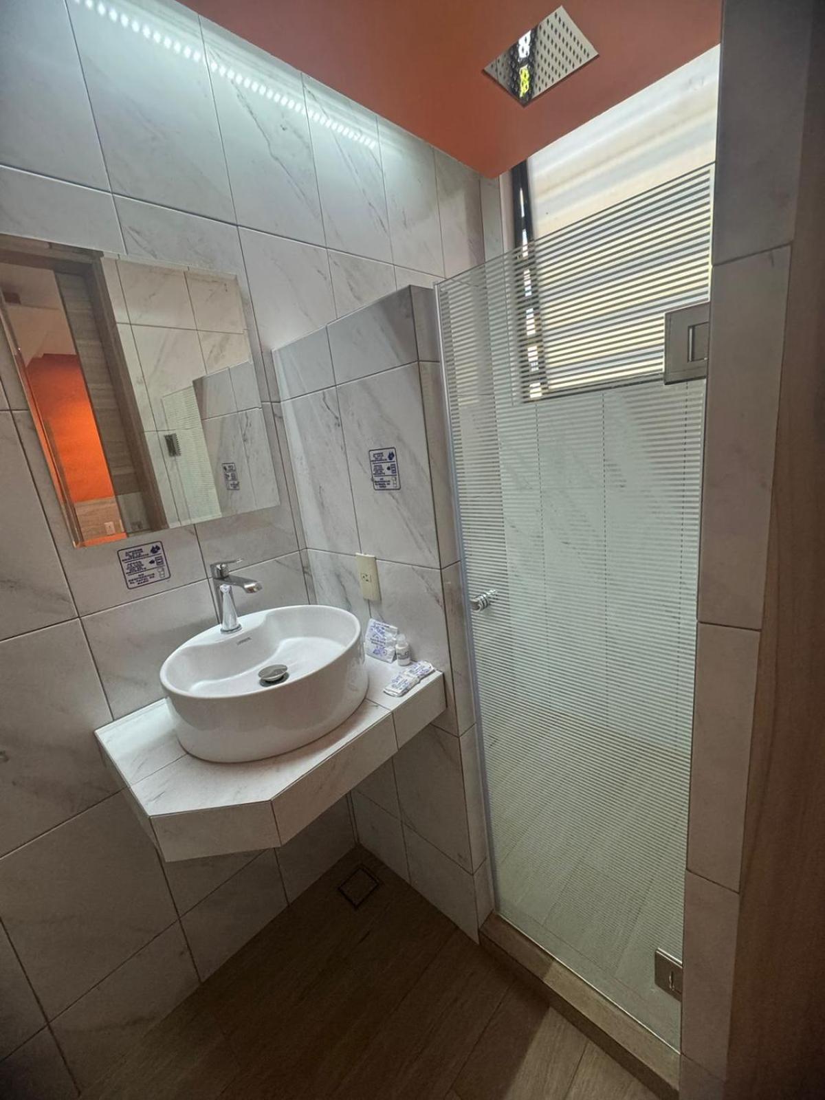 Habitación Doble con baño privado - 2 camas
