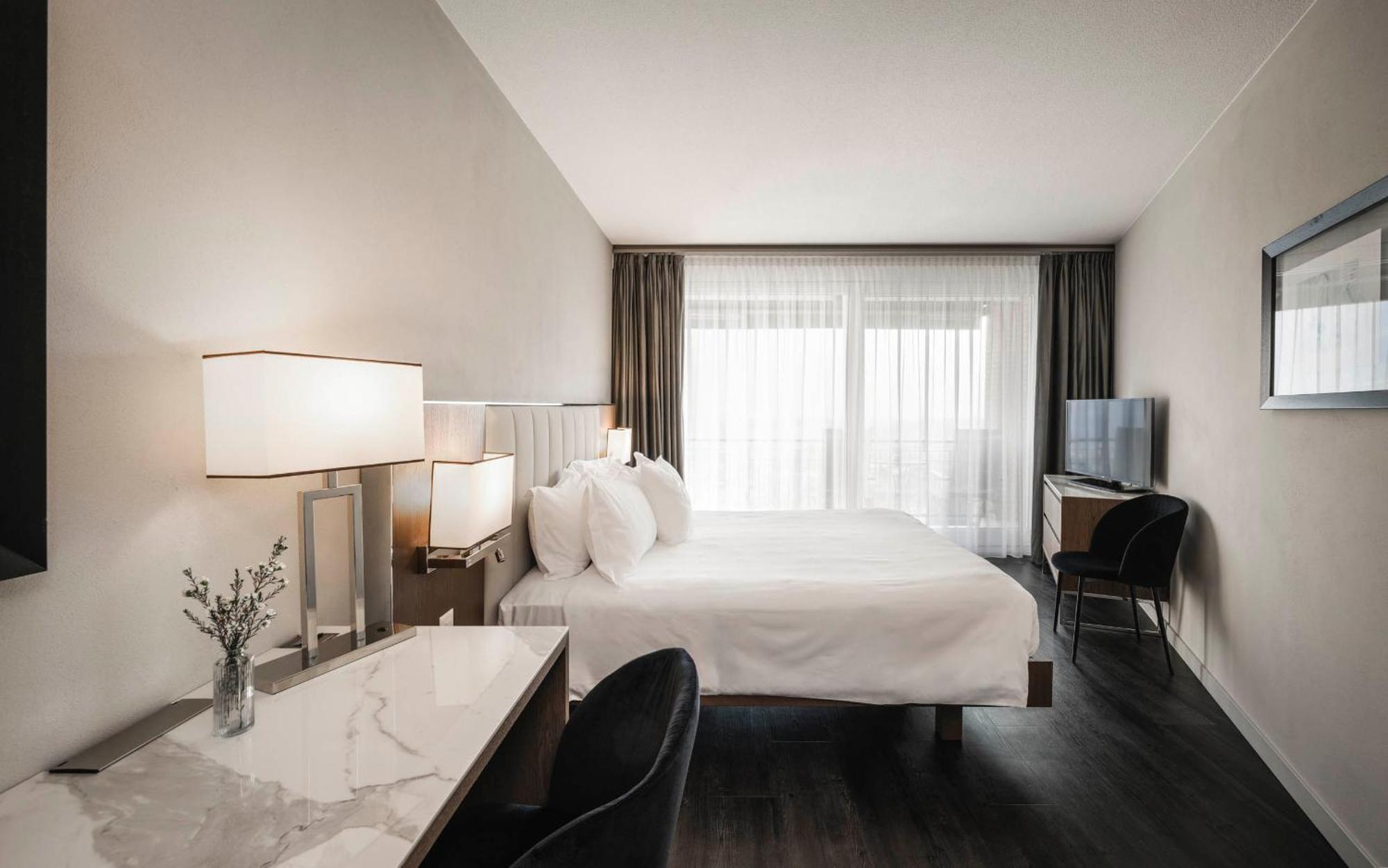 Superior Chic Double or Twin Room Balcony Lake View