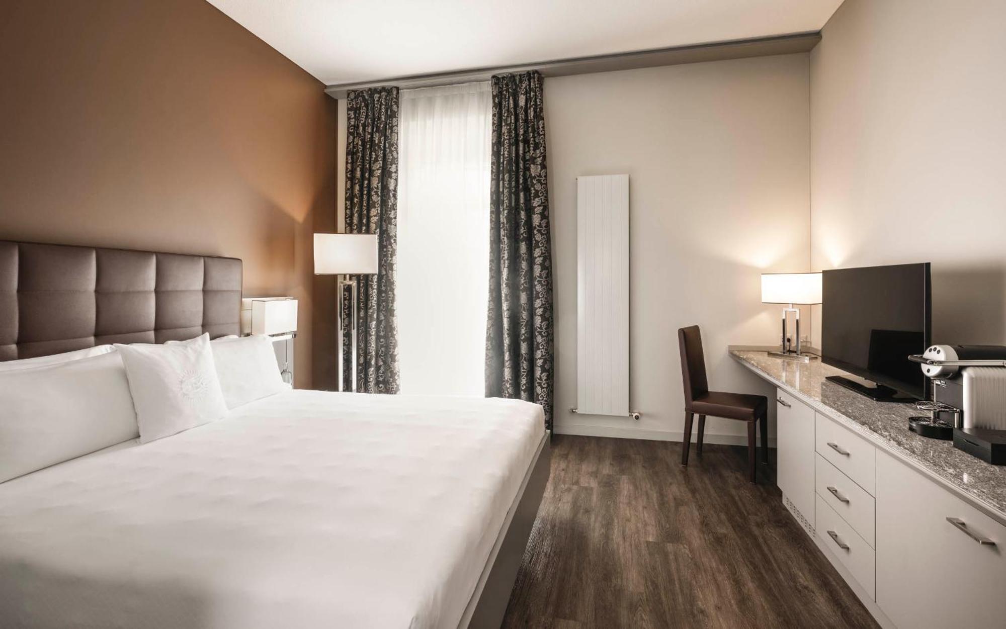Superior Chic Double or Twin Room Balcony Lake View