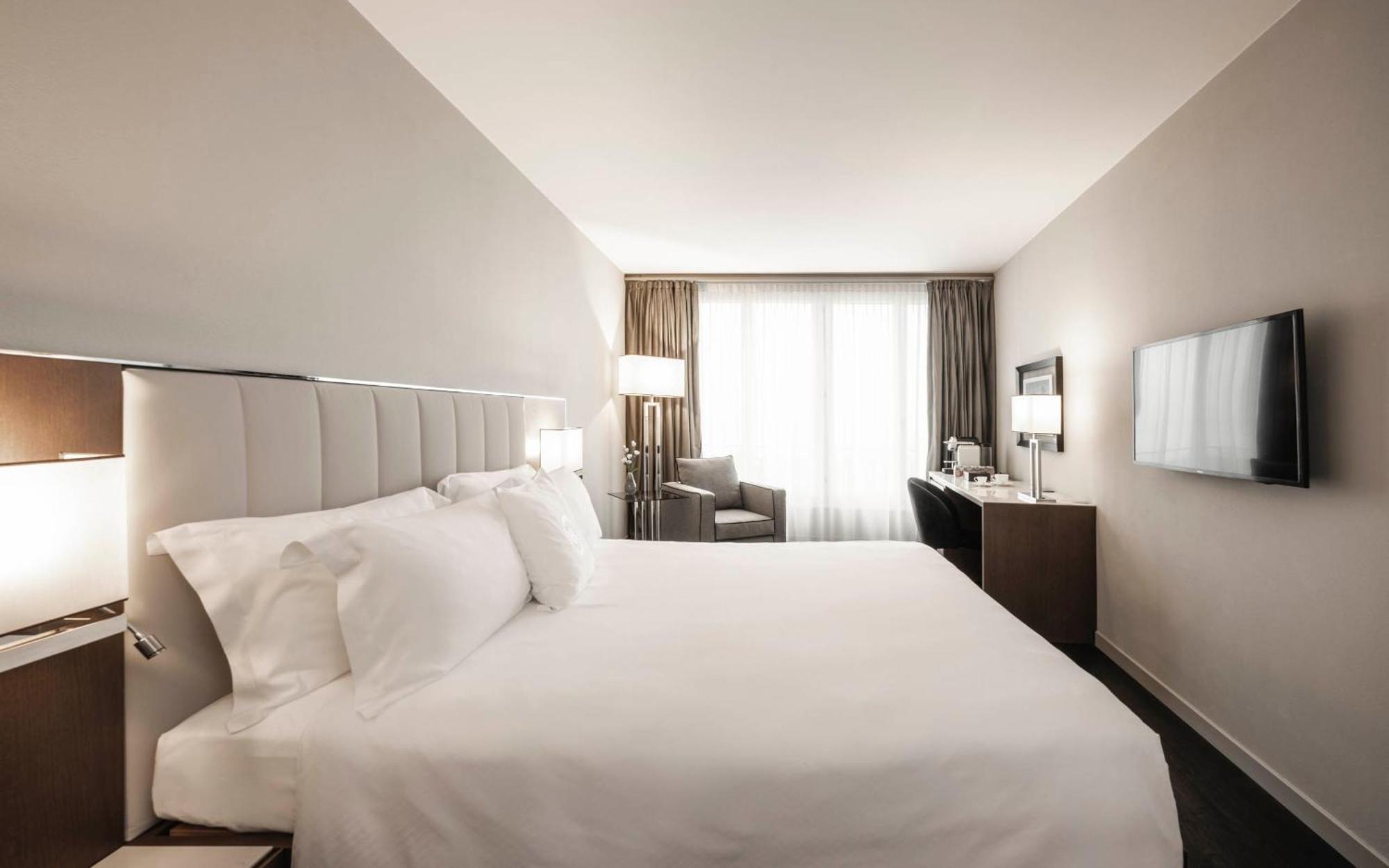 Chic Double or Twin Room Lake View