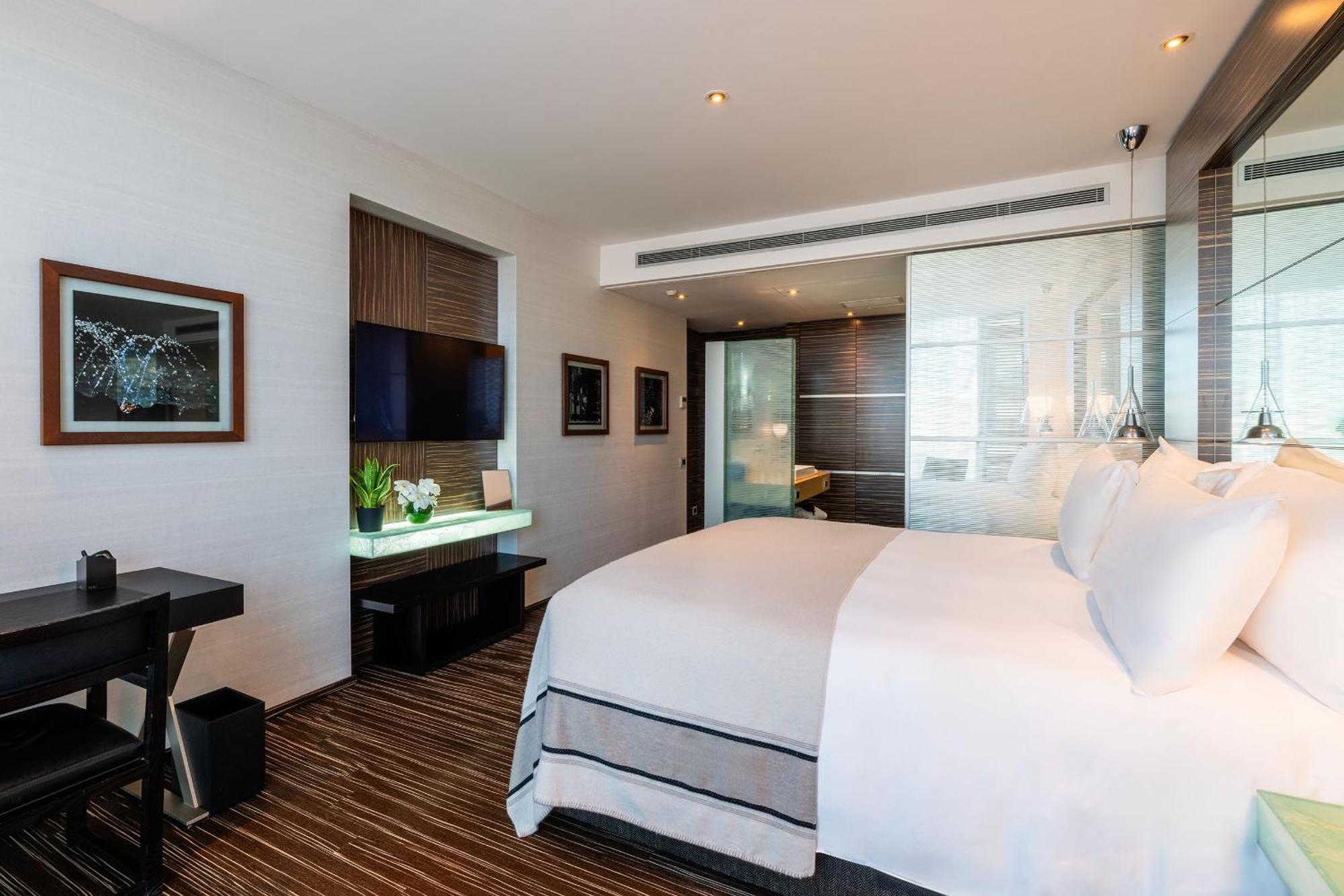 Deluxe Harbour View Room