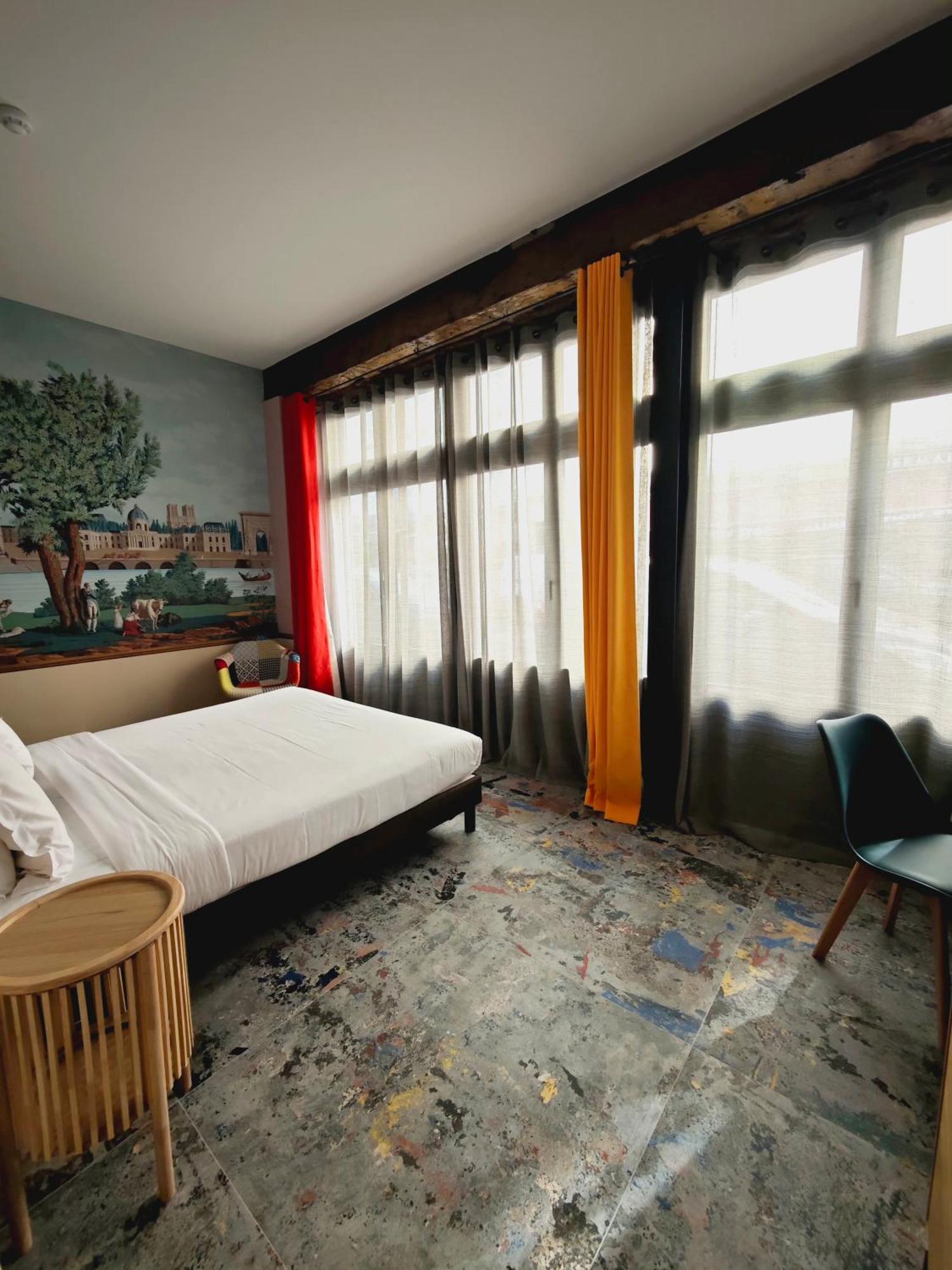 Deluxe Double Room City Side
