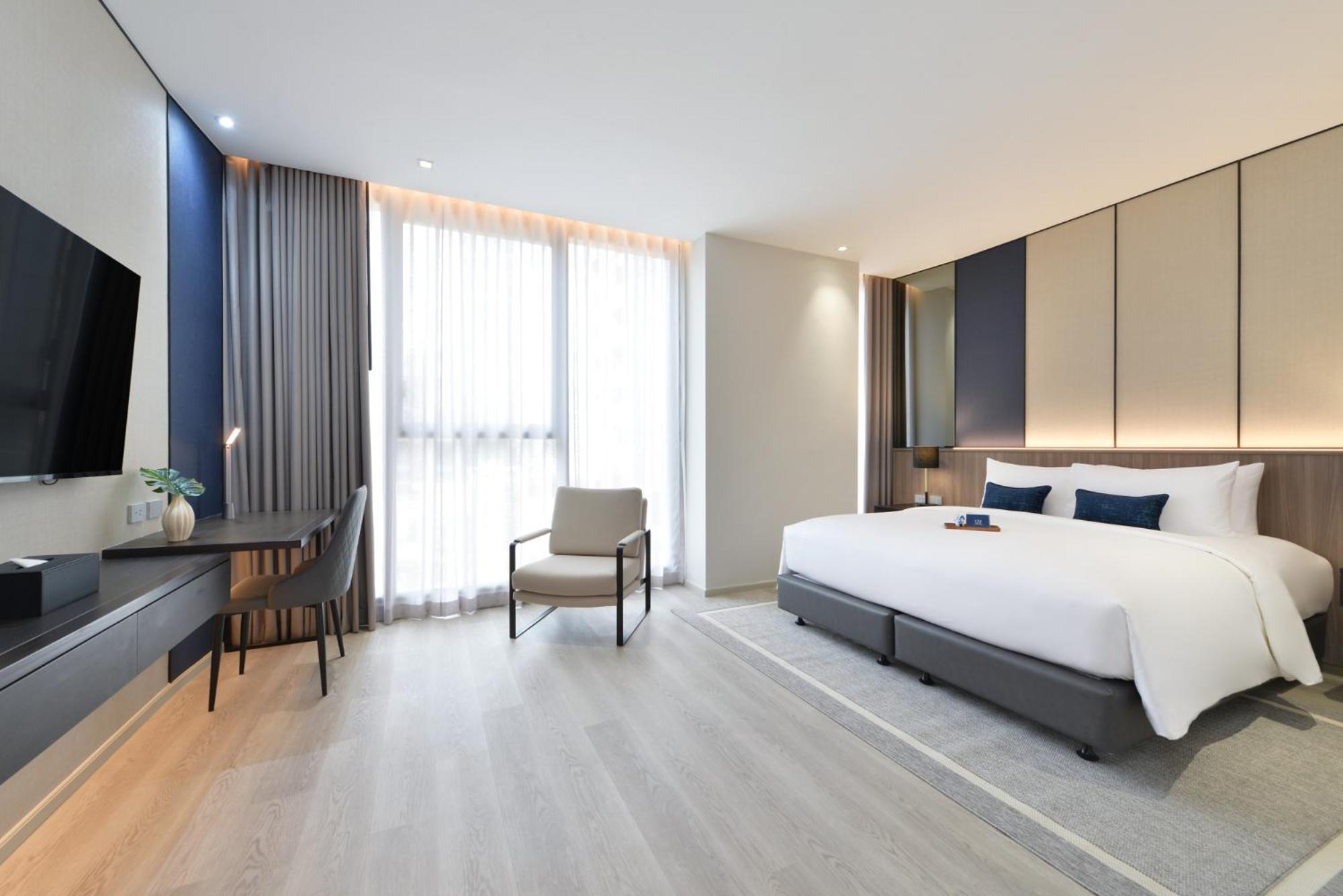 Deluxe King Room