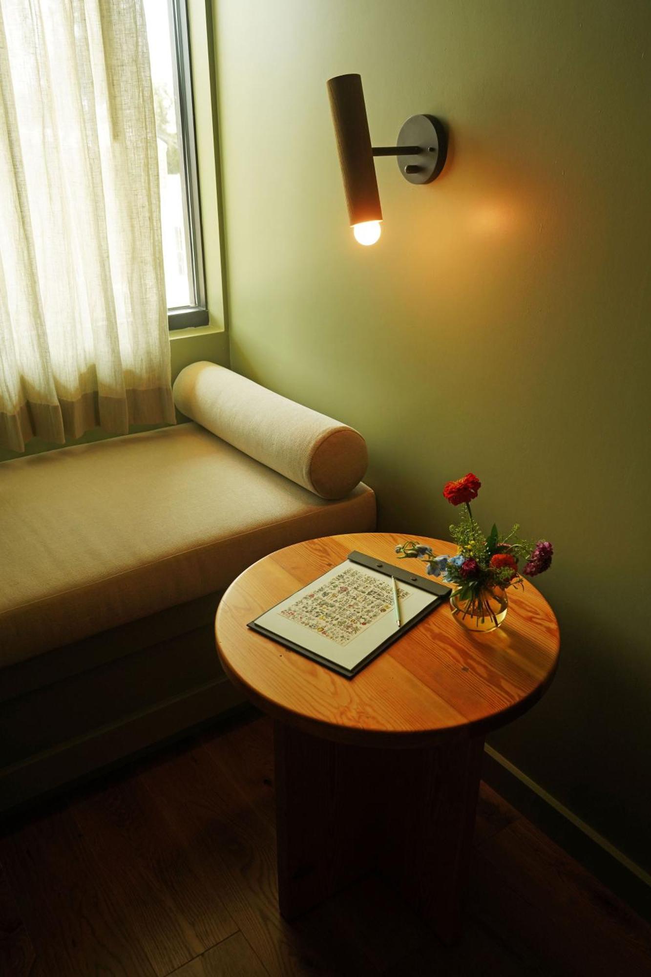 Deluxe King Room,1616338647:JPEG