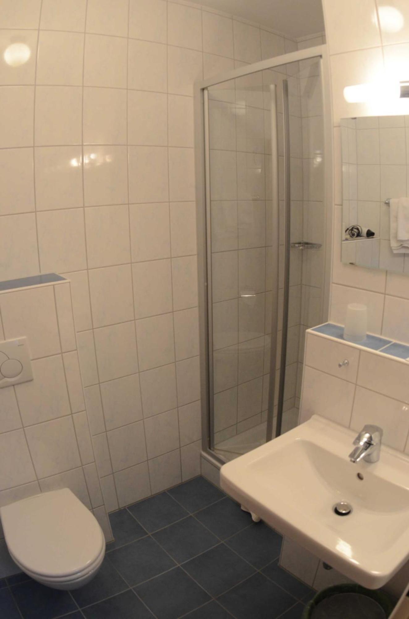 Einzelzimmer mit eigenem Bad