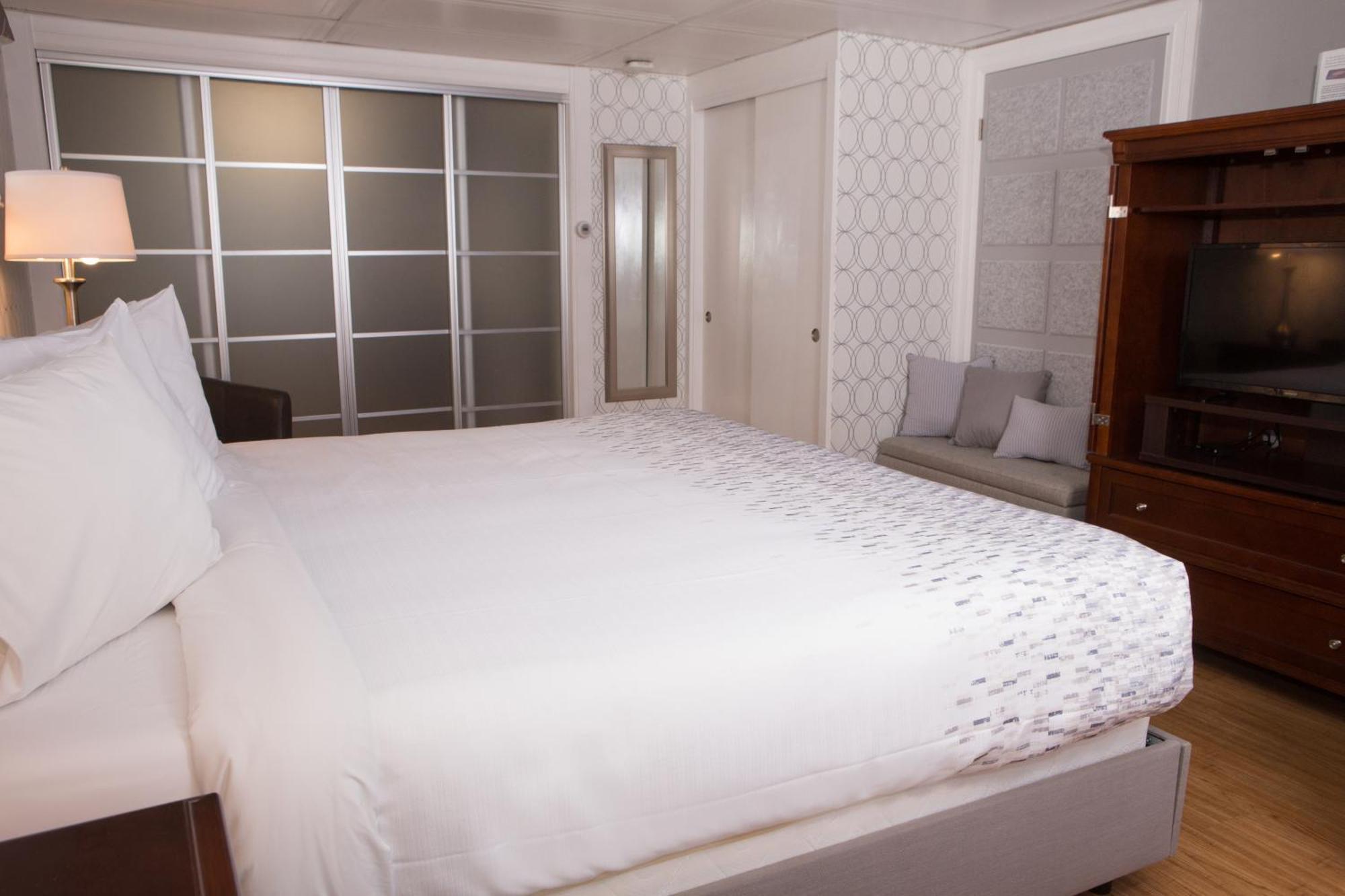 Superior King Suite