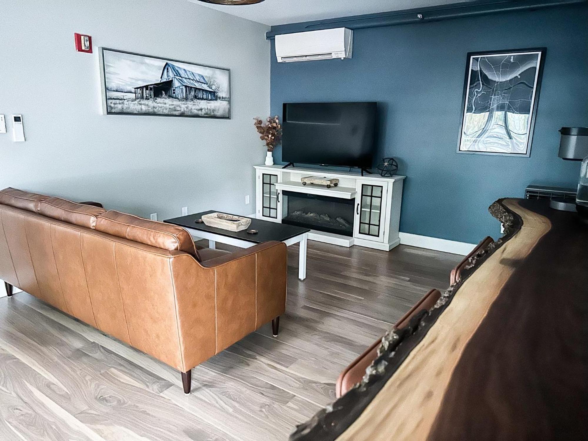 Deluxe King Suite