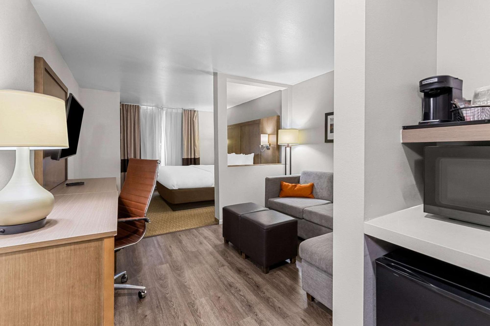 King Suite with Sofa Bed - Non-Smoking