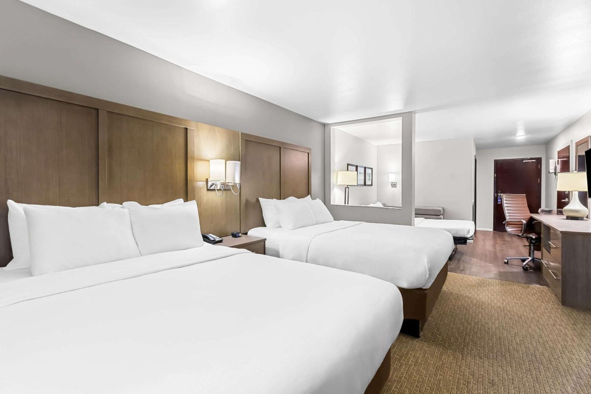 King Suite with Sofa Bed - Disability Access/Non-Smoking