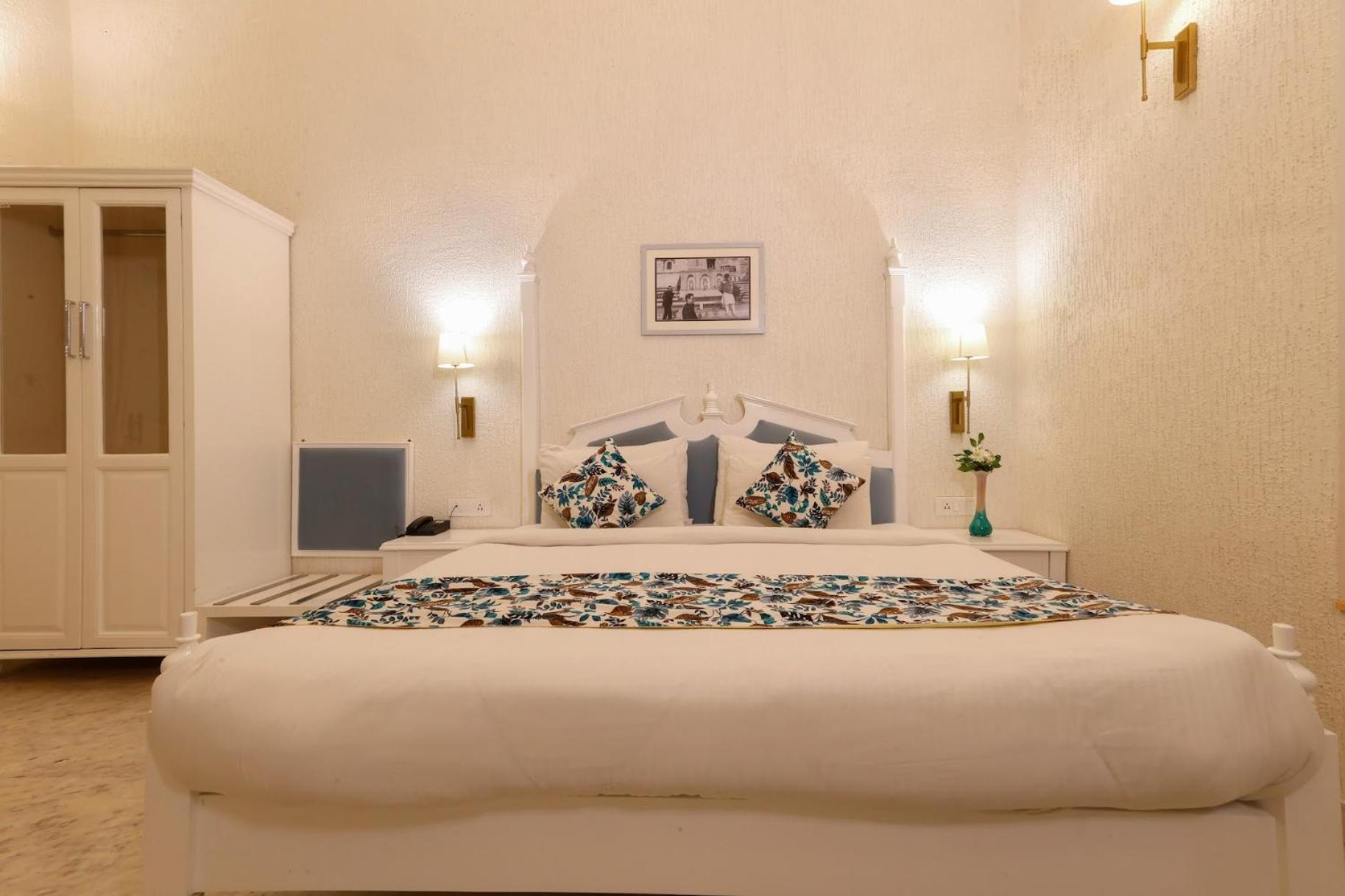 Deluxe Double Room (2 Adults + 1 Child)