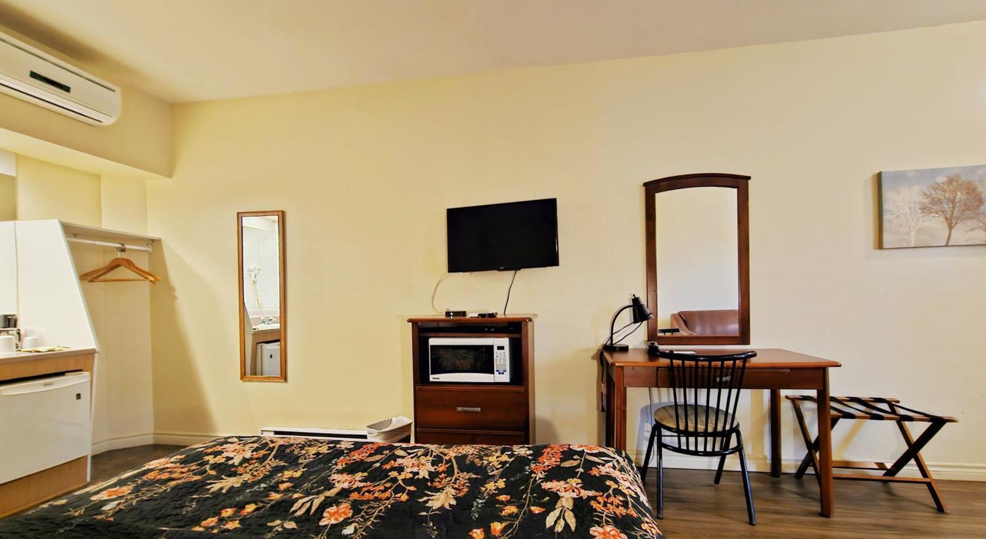 Classic Queen Room