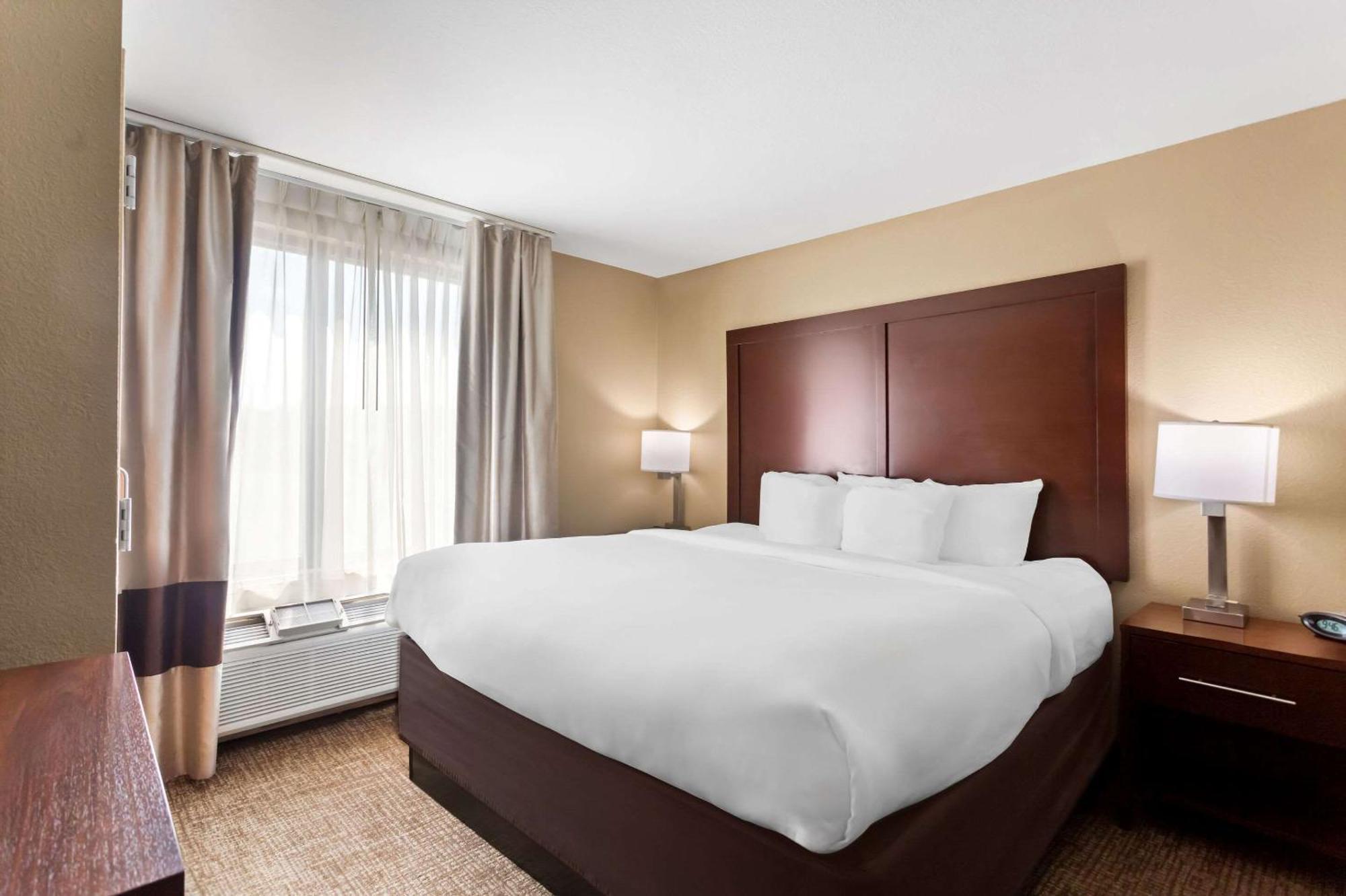 King Suite - Disability Access/Non-Smoking