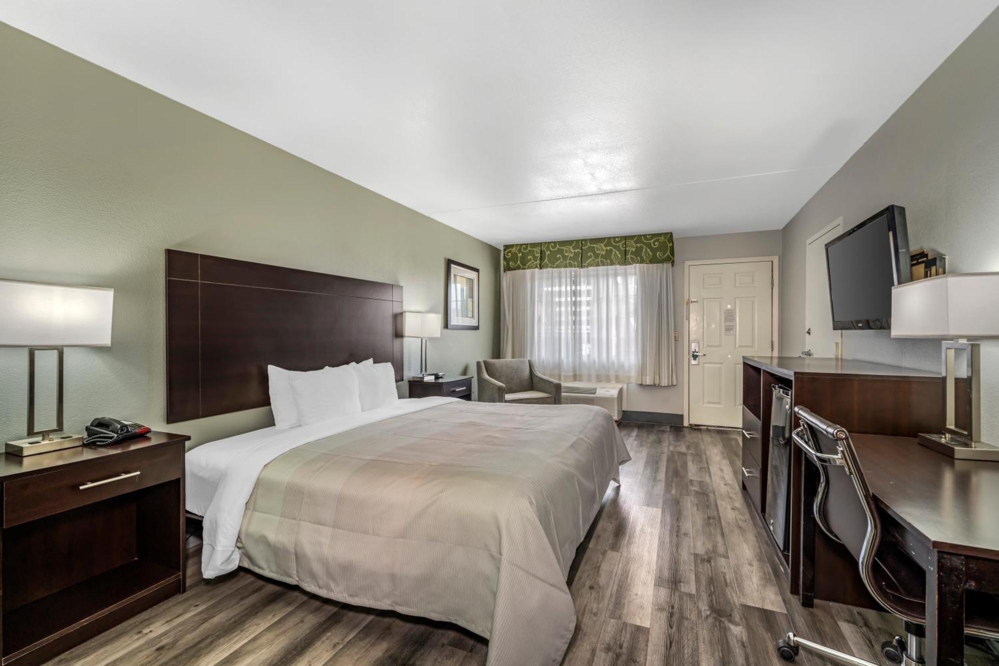 King Room - Accessible/Non-Smoking