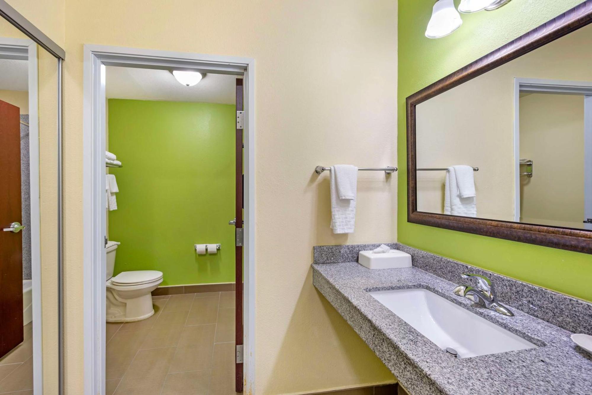 King Suite - Disability Access/Non-Smoking