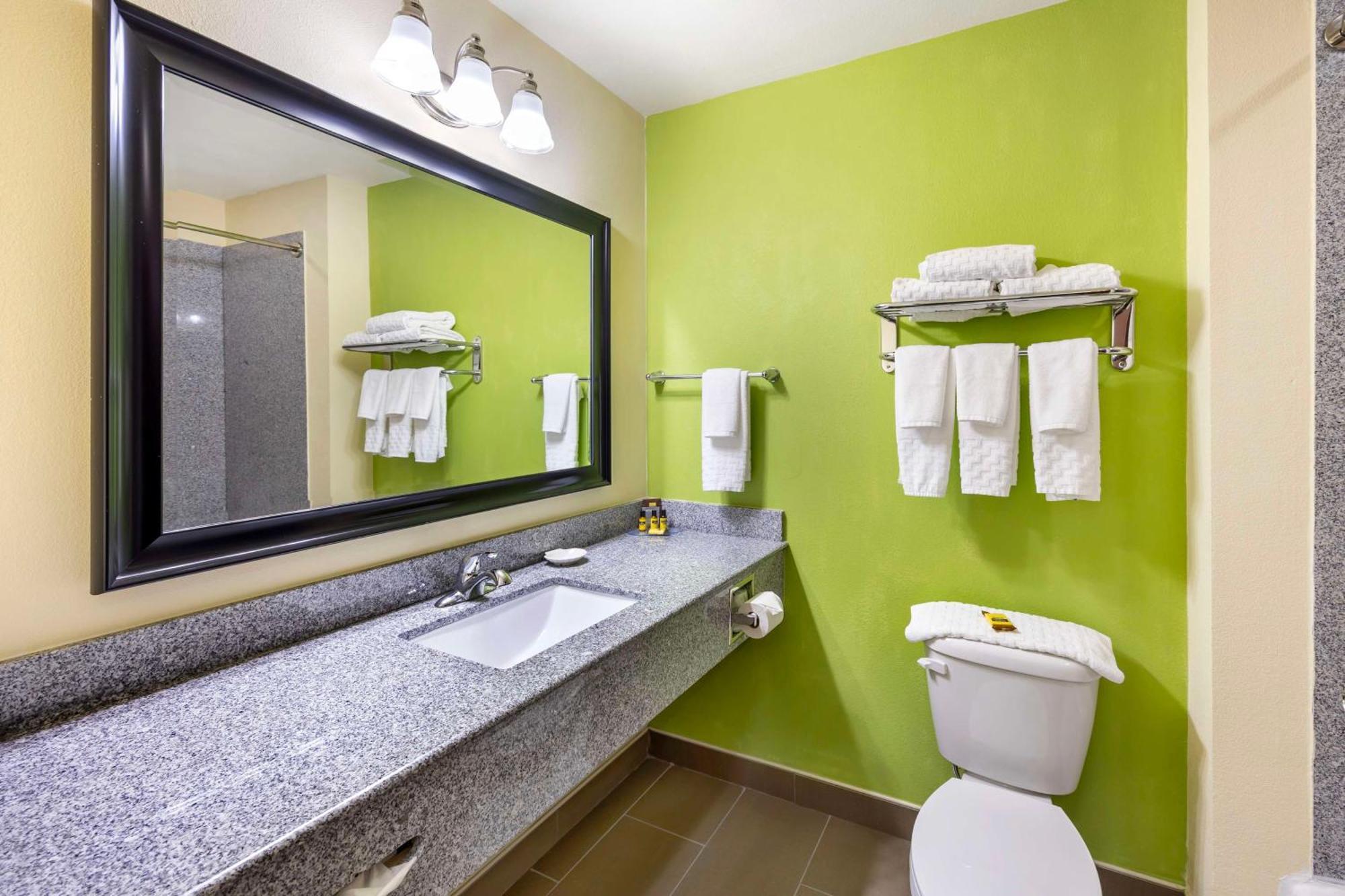King Rom with Kitchenette
