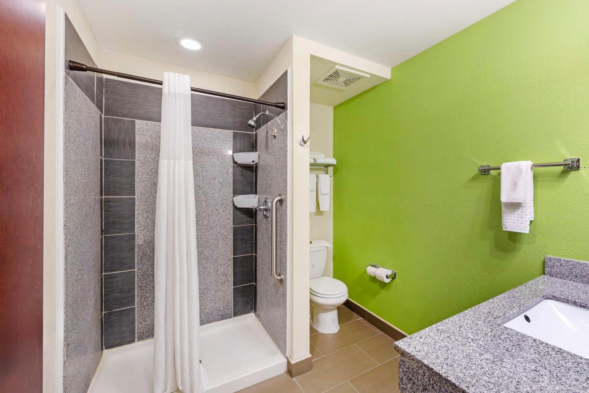 Two-Bedrooms King Suite
