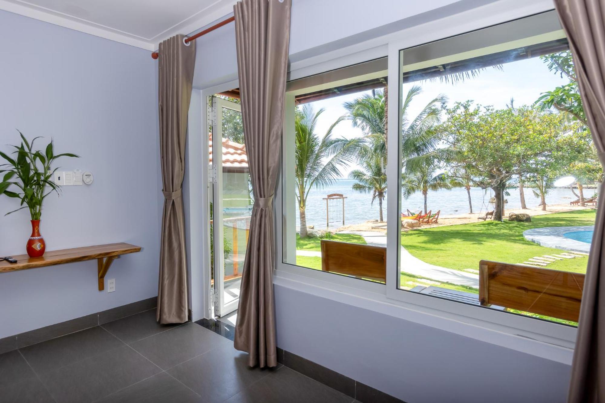 Bungalow with Sea View